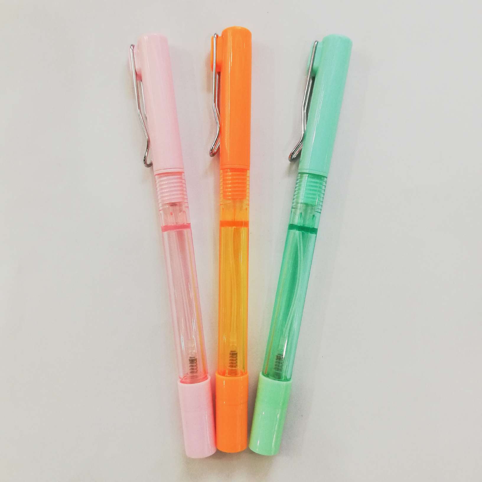 Metal pencil holder modeling spray pens