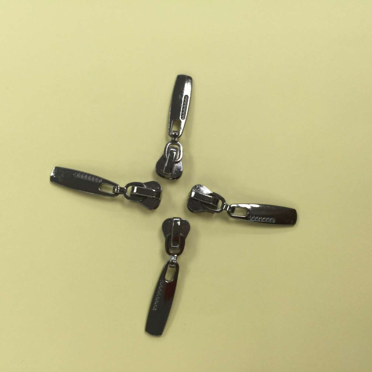 Laser hanging plating puller thumbnail