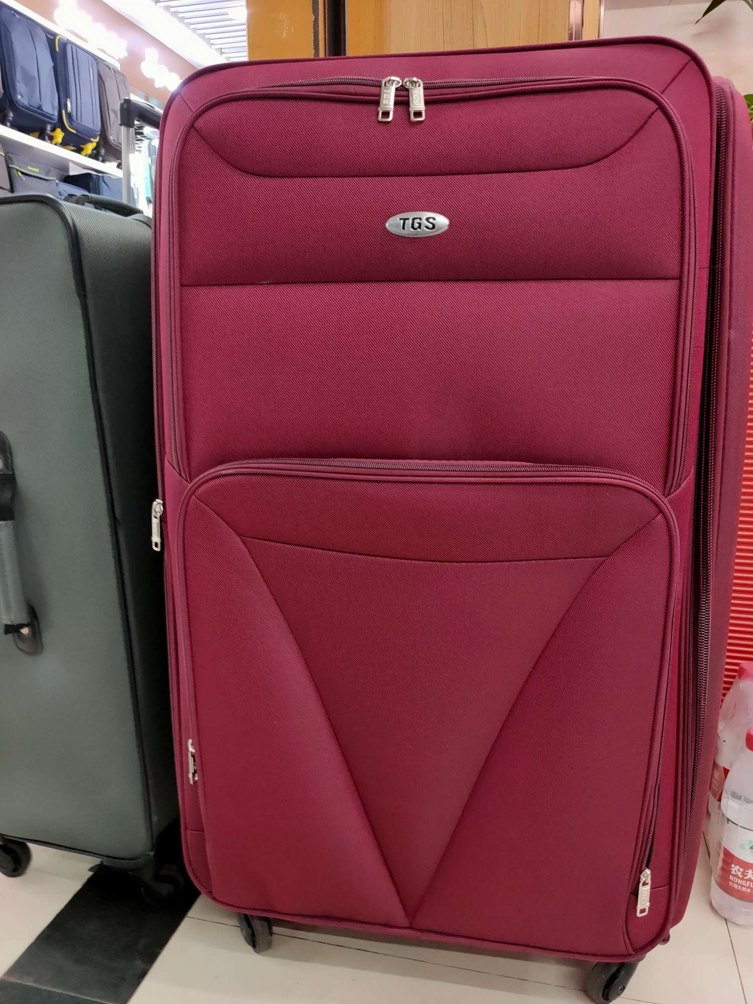 红色大号旅行箱02