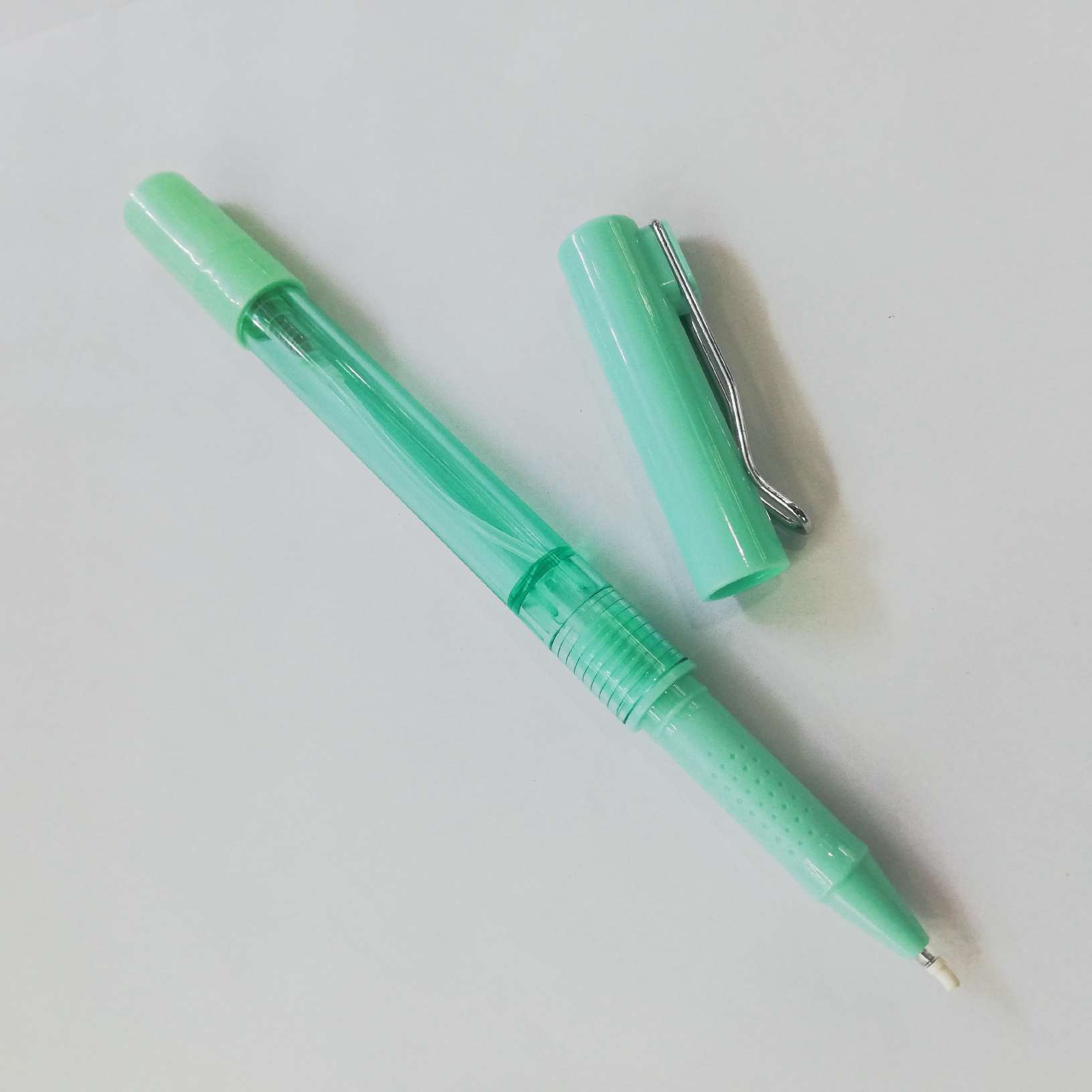 Metal pen clip-shaped spray pen Application Scenario