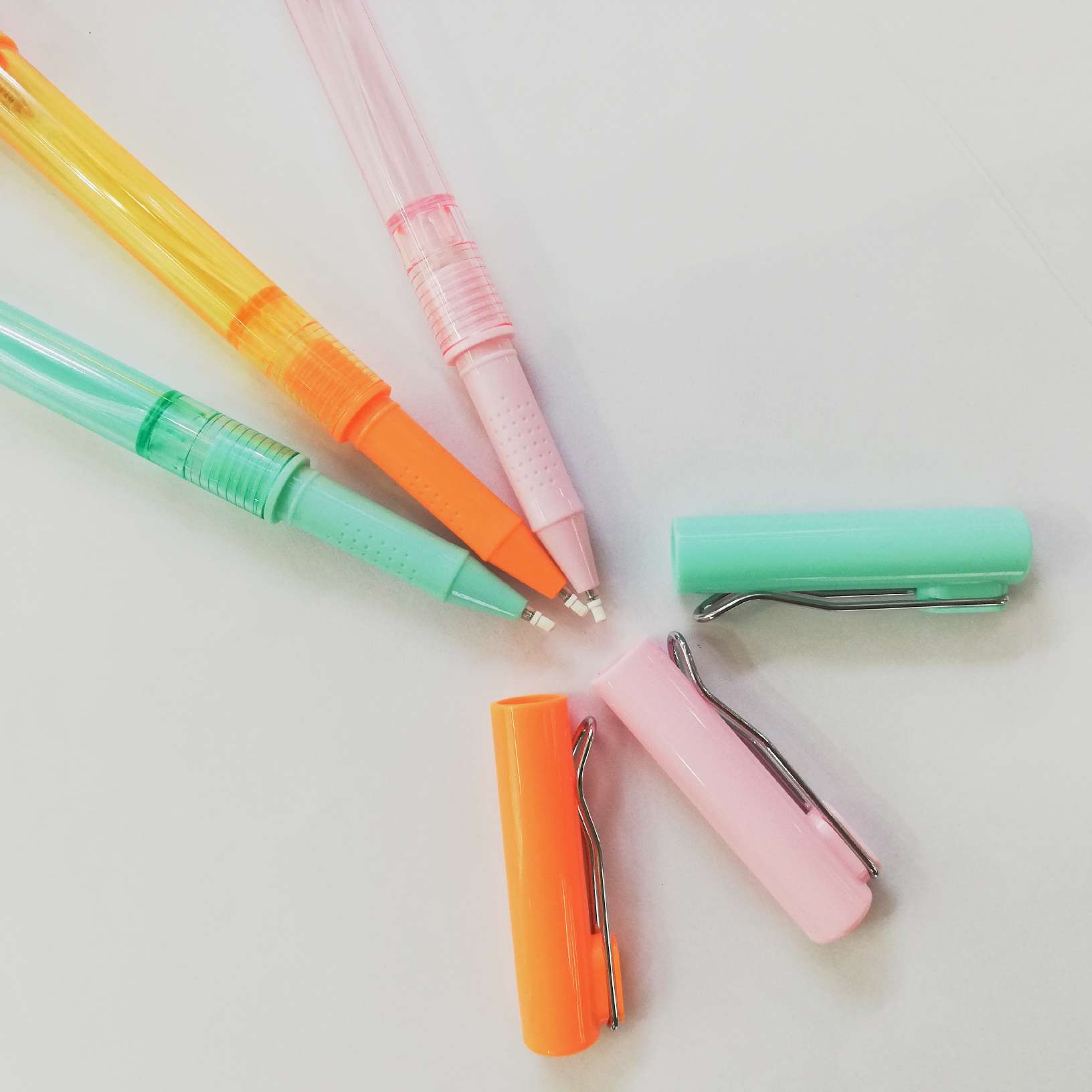 Metal pen clip-shaped spray pen Specification image