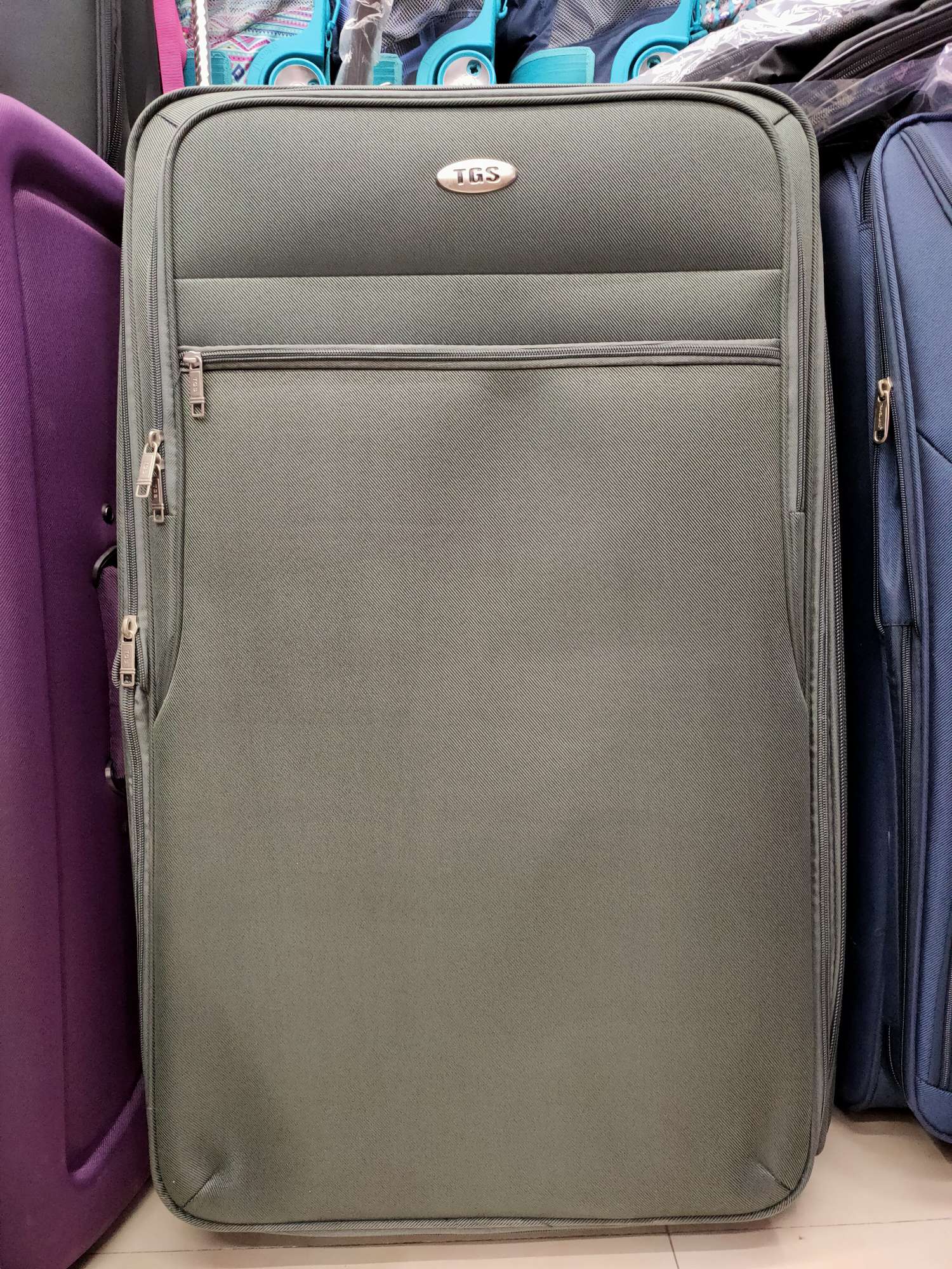 大号旅行箱灰色