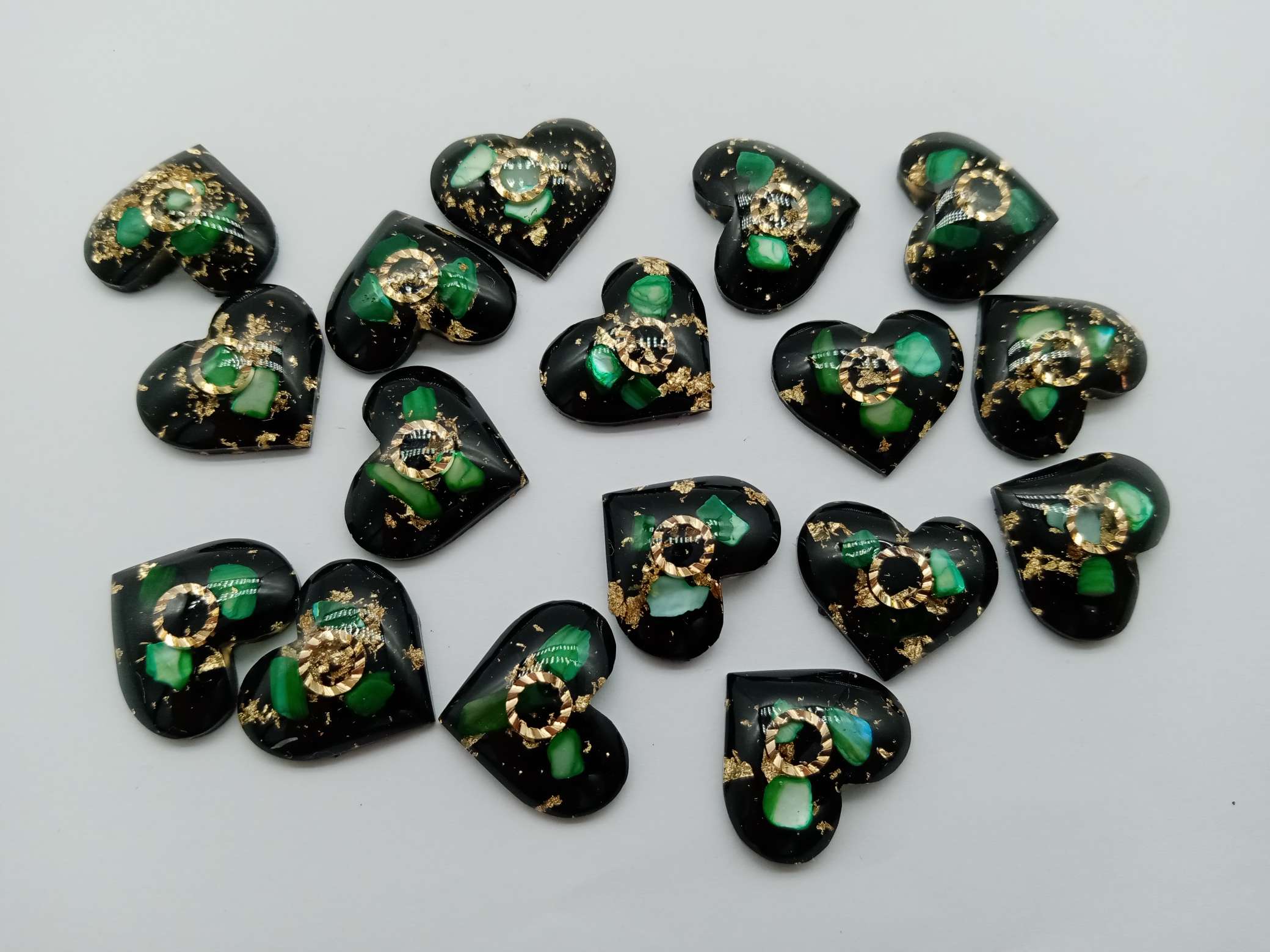 厂家直销黑色桃心树脂加彩石加金箔