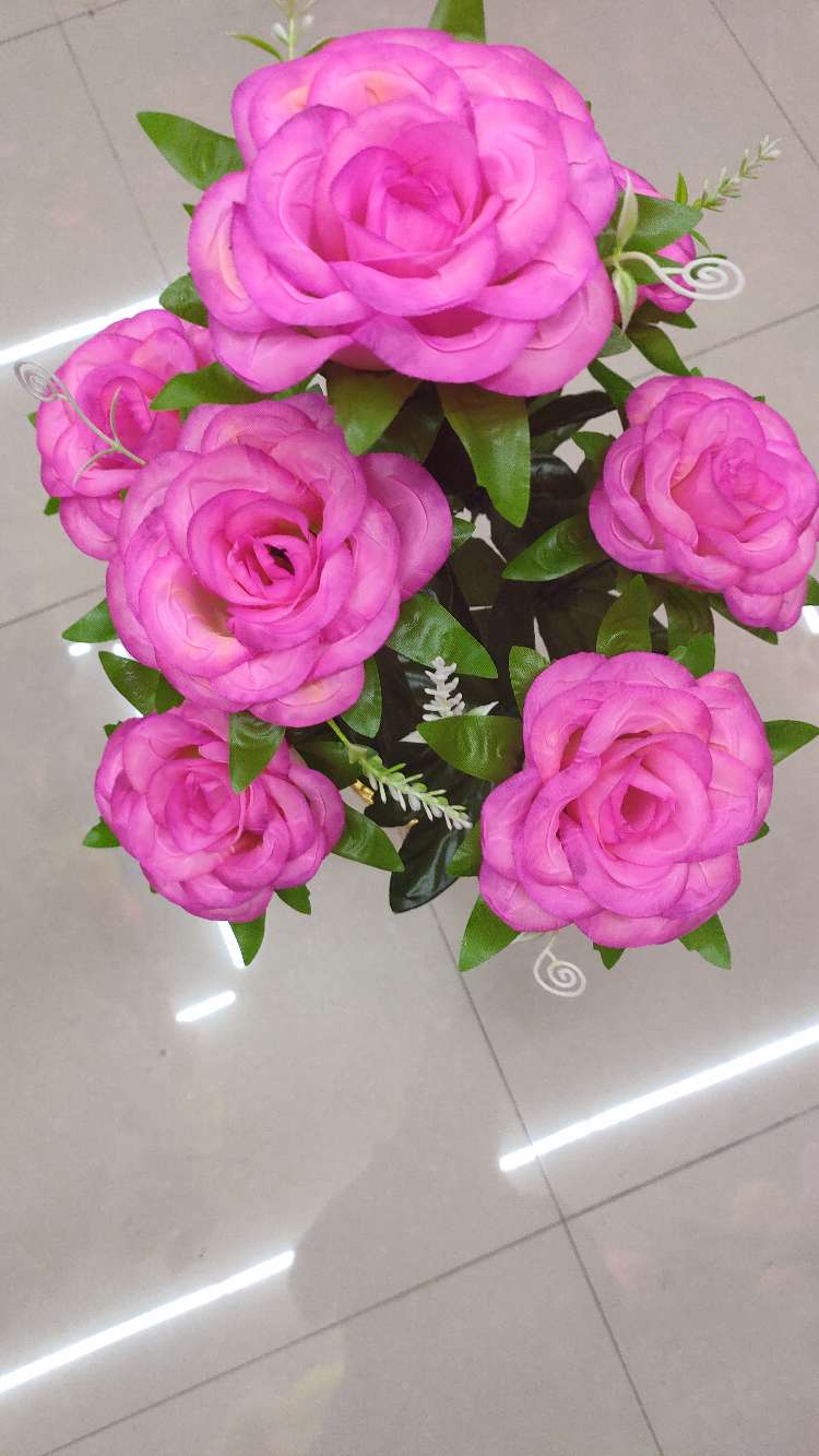تسعة ورود