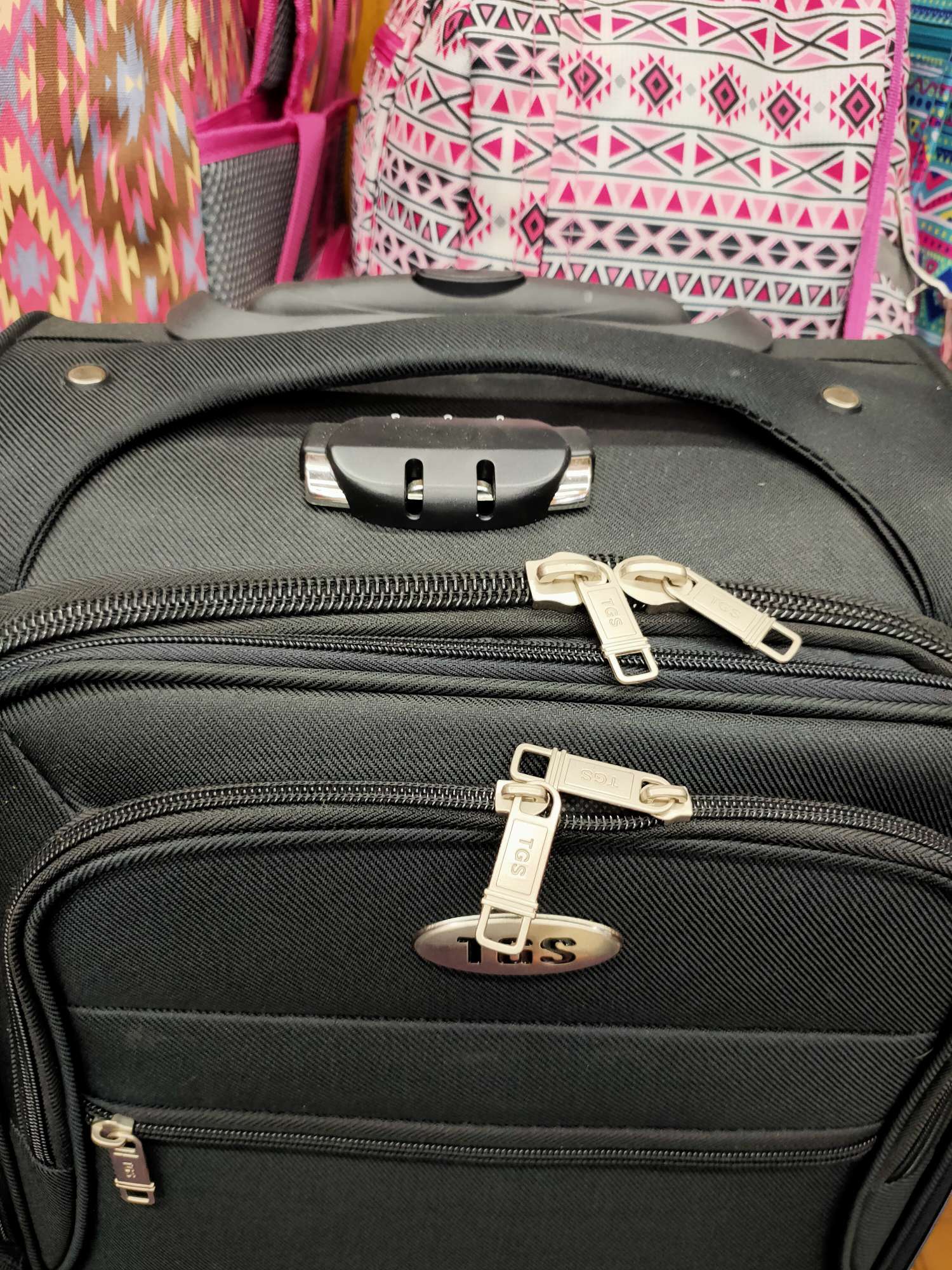 小号旅行箱黑色产品图