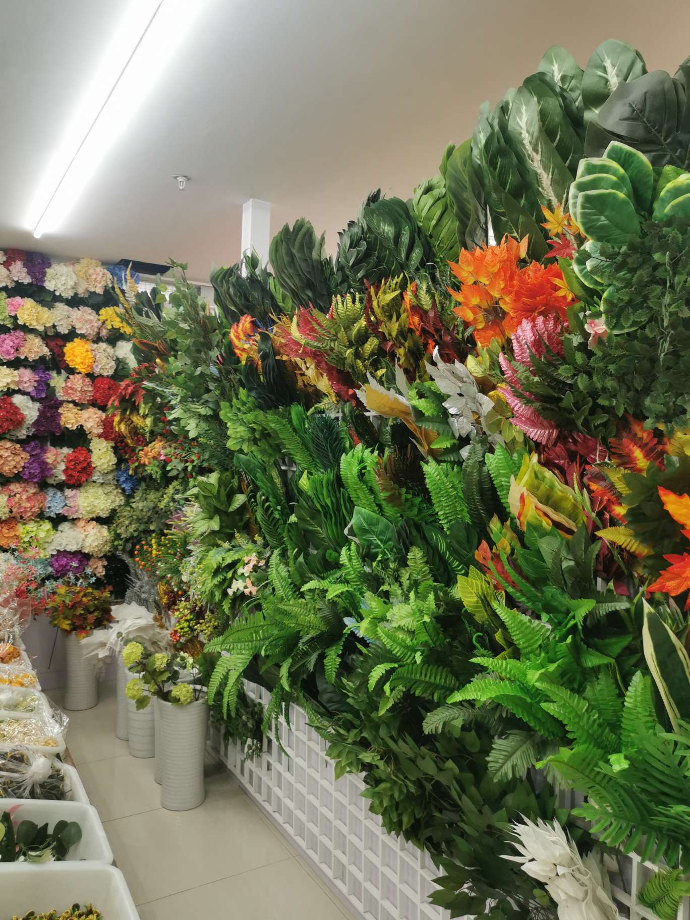 Expand the first branch of Yiwu Abing Silk Flower Accessories Store to the east describe pic - 1