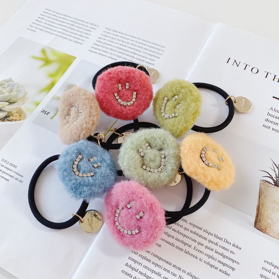 Smiling face hair tie