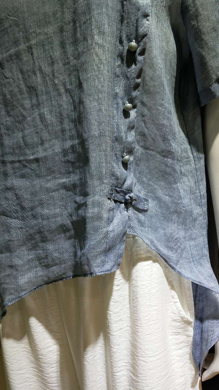 浅蓝色时尚侧单排扣麻料女上衣产品图