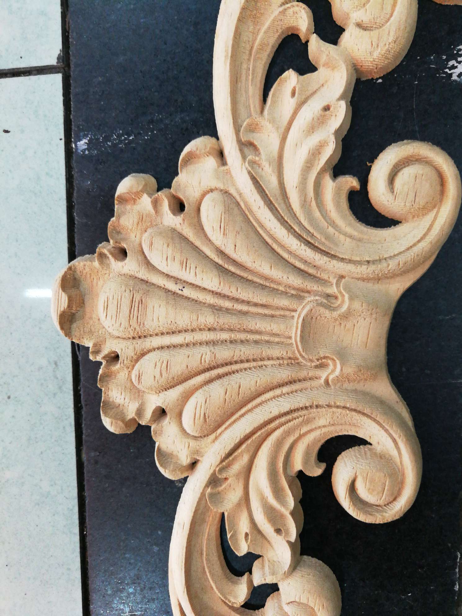 Wood-carved decorative flowers Specification image