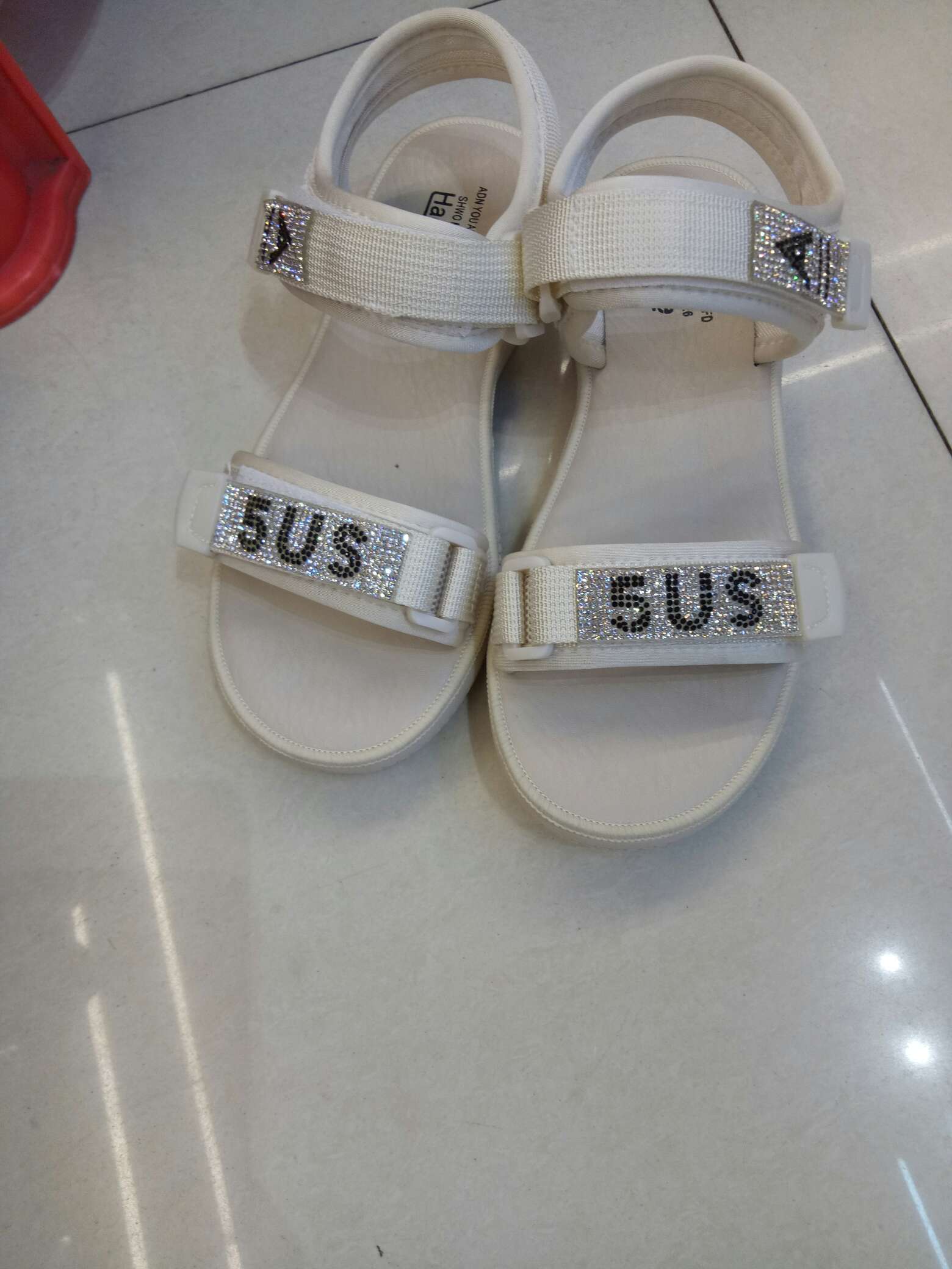 New summer women's sandals with shiny diamonds and a strappy strap, fashionable women's shoes