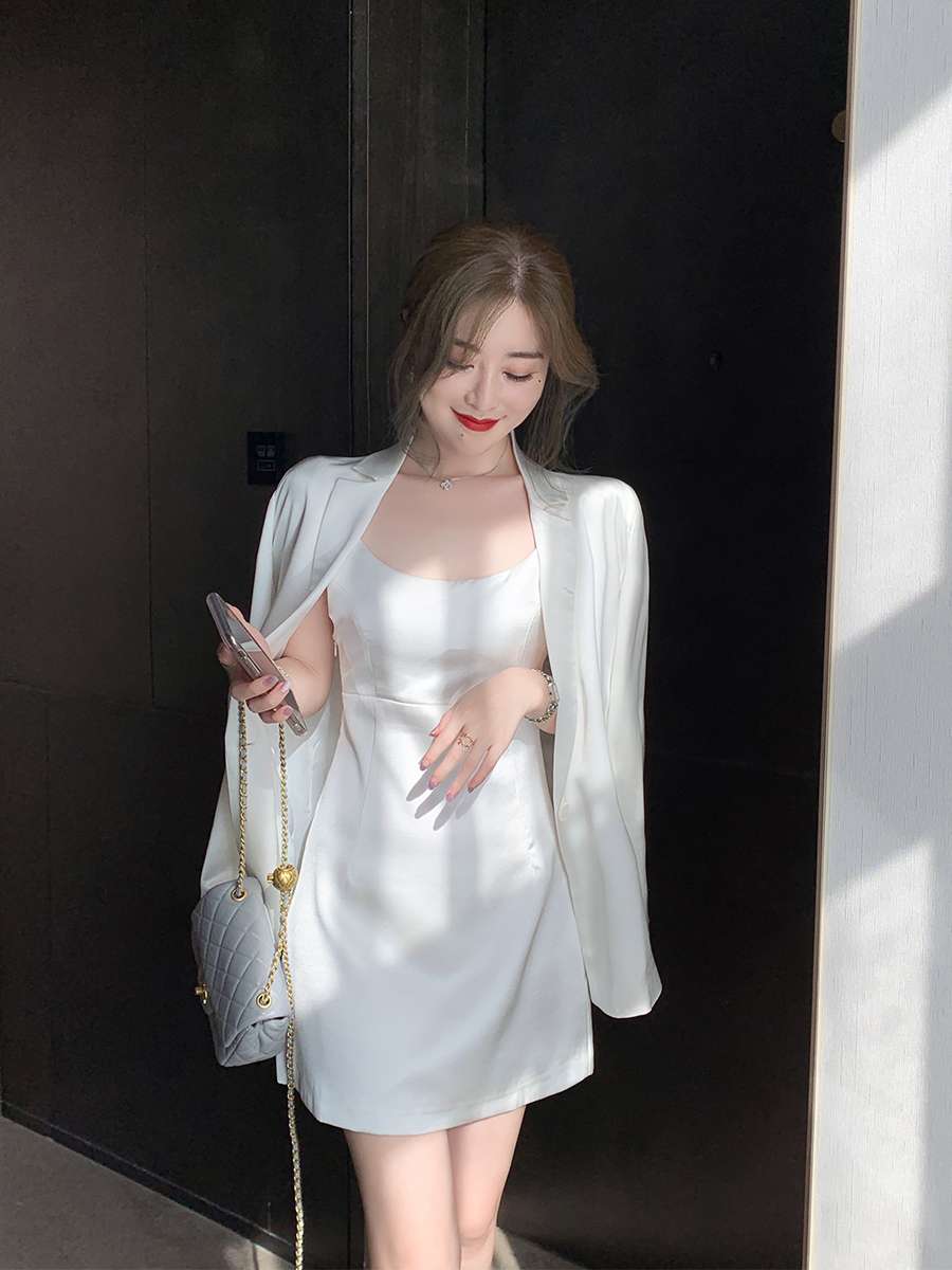 秋季白色缎面品牌小西装外套女气质休闲薄款高端时尚西服