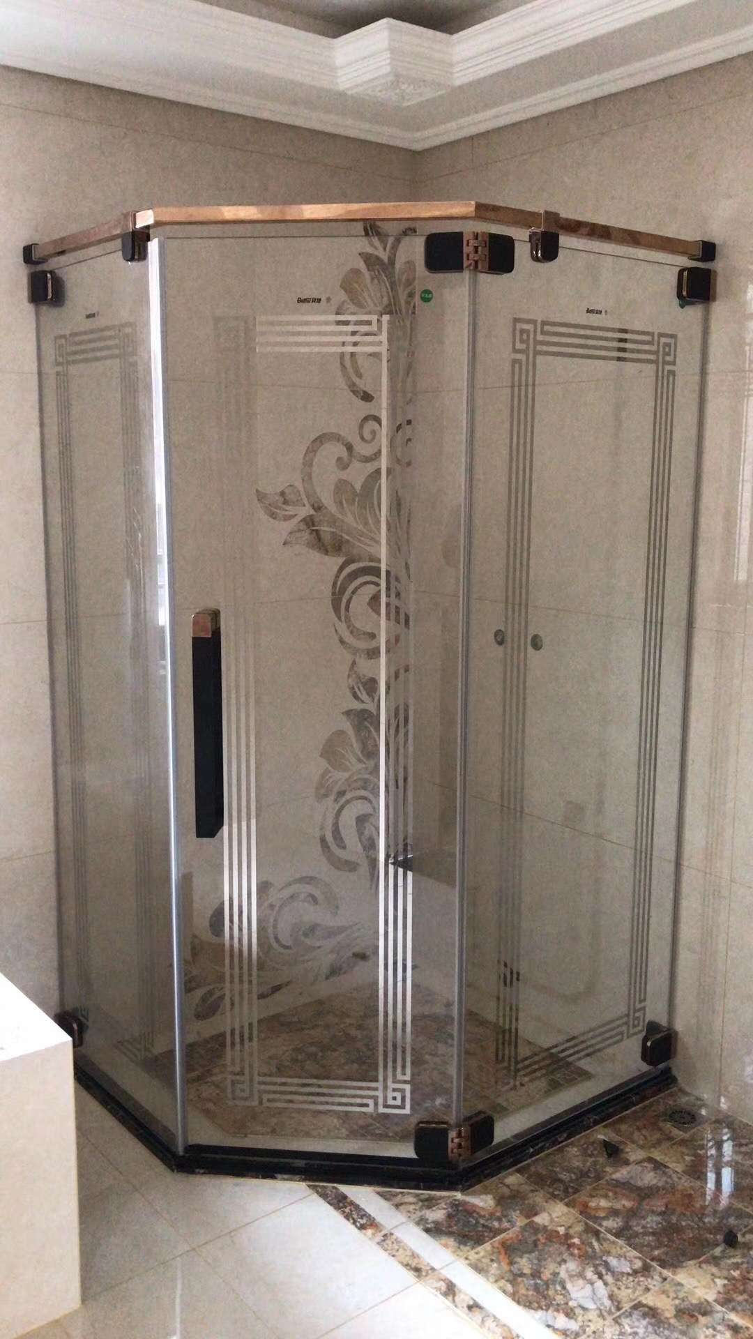 The Bette Super White Crystal Glass shower Enclosure 39 series features a black and gold integrated design that ensures safety and leaves no fingerprints undefined