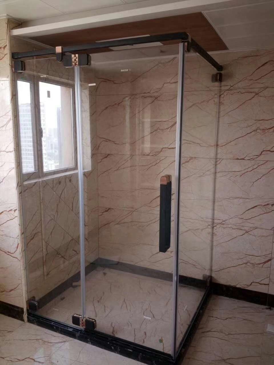 The Bette Super White Crystal Glass shower Enclosure 39 series features a black and gold integrated design that ensures safety and leaves no fingerprints undefined
