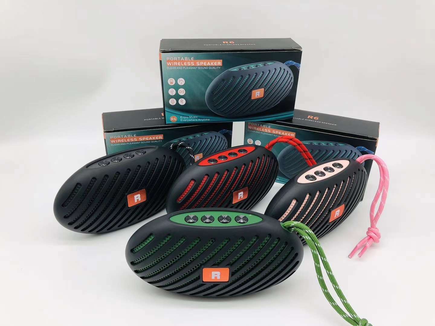 R6蓝牙音响白底实物图