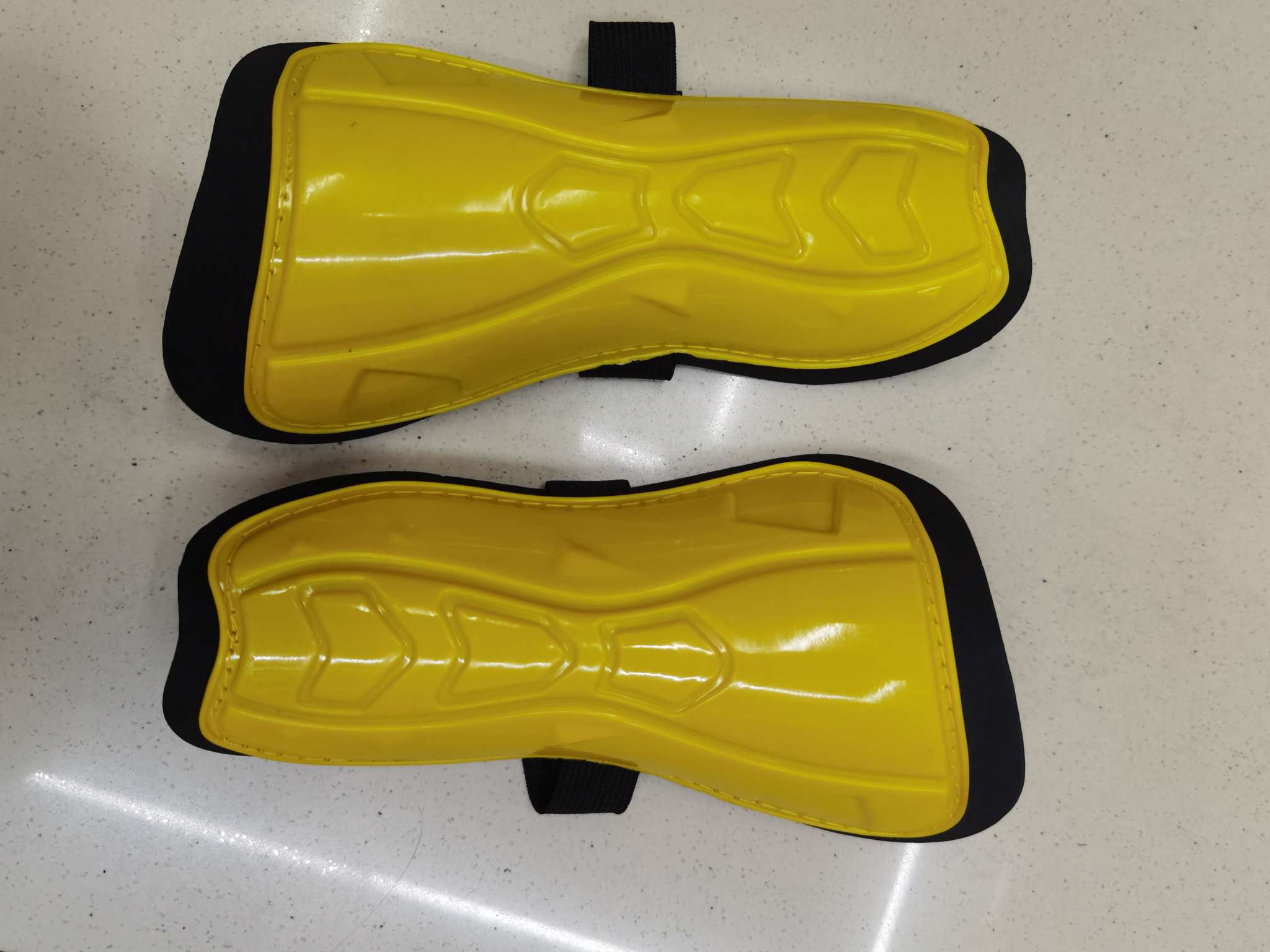 批发儿童护腿板，在运动中保护膝盖扭伤的作用，颜色有多种，不含运费。