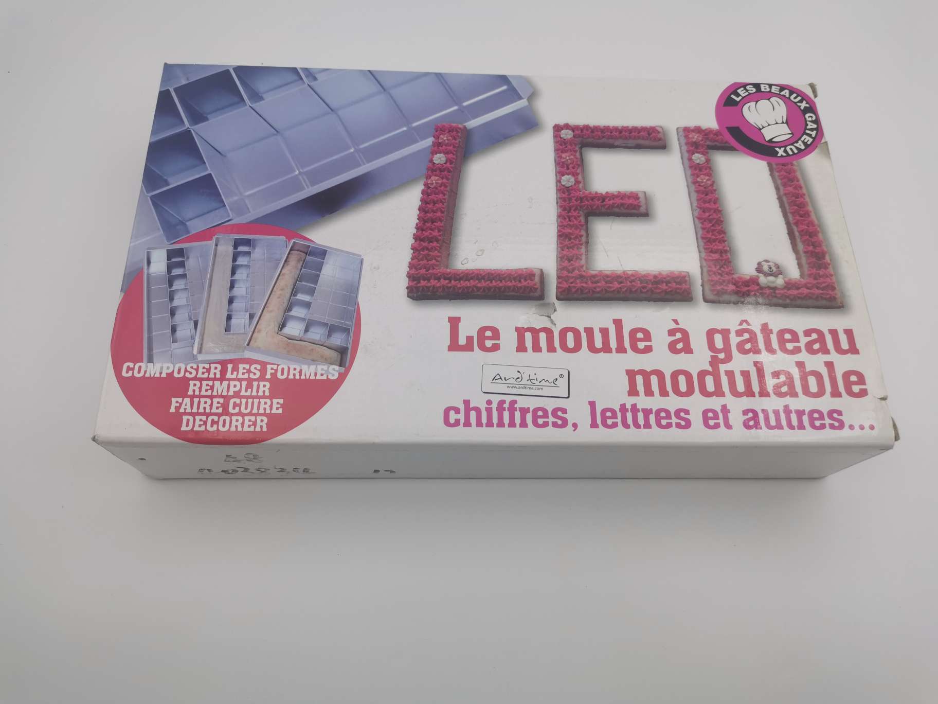 The aluminum multi-compartment cake model can be shaped in any form Application Scenario