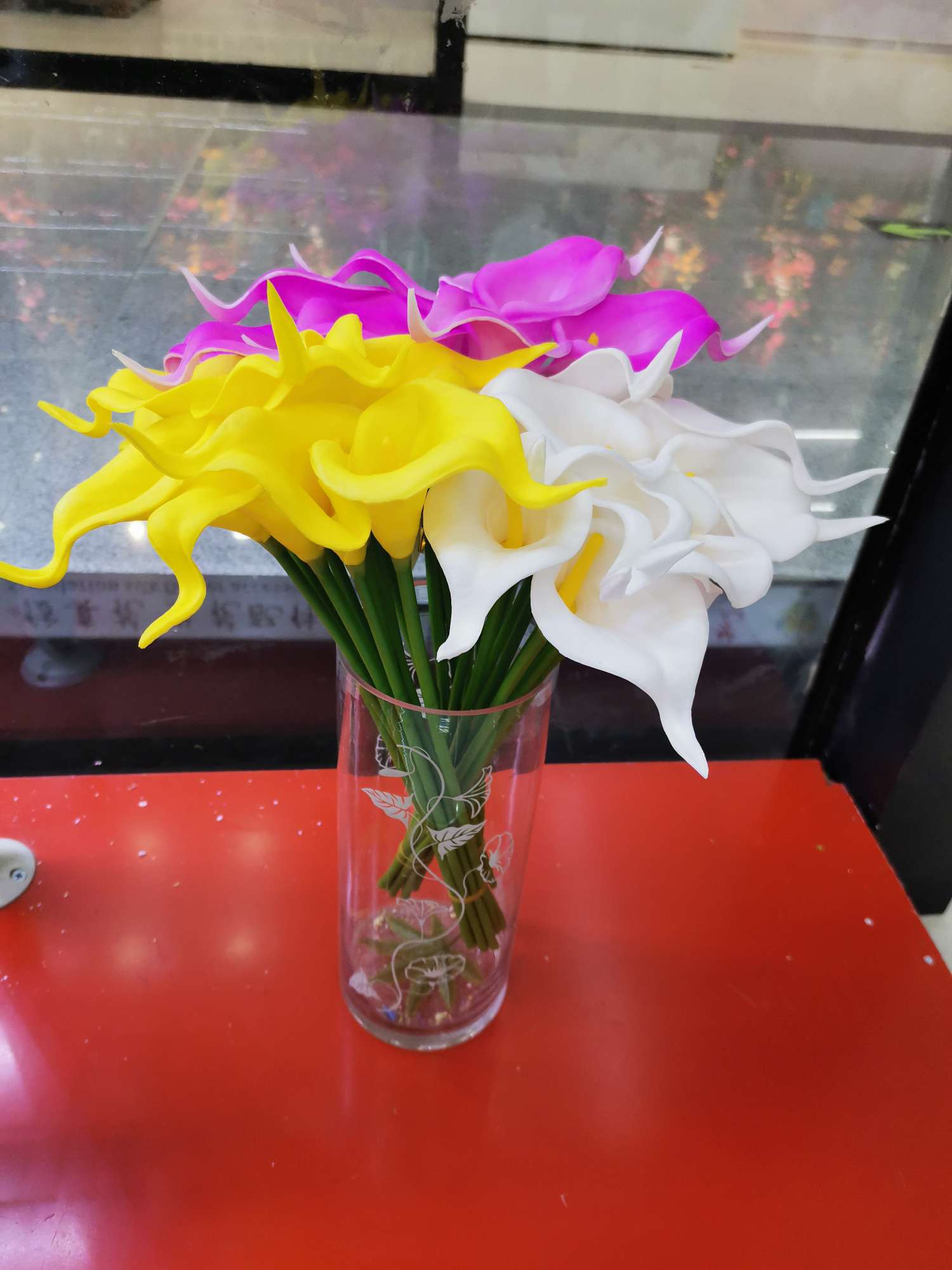 Mini calla lilies with a realistic feel Specification image