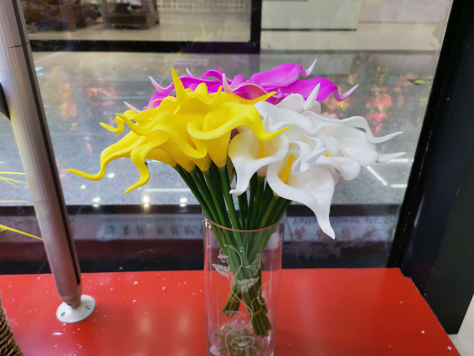 Mini calla lilies with a realistic feel Item Picture