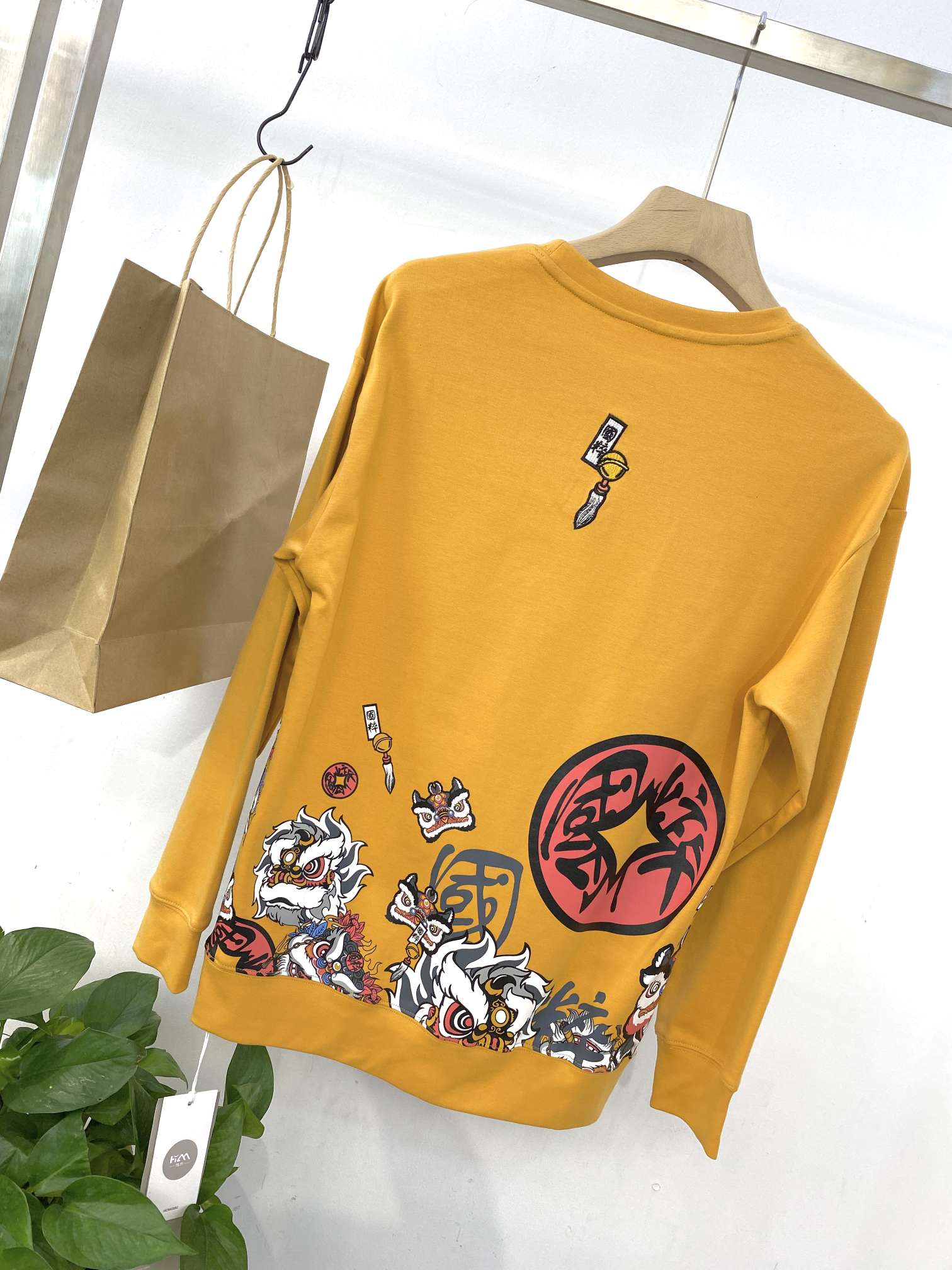 Men's long-sleeved sweatshirt in Chinese fashion Application Scenario