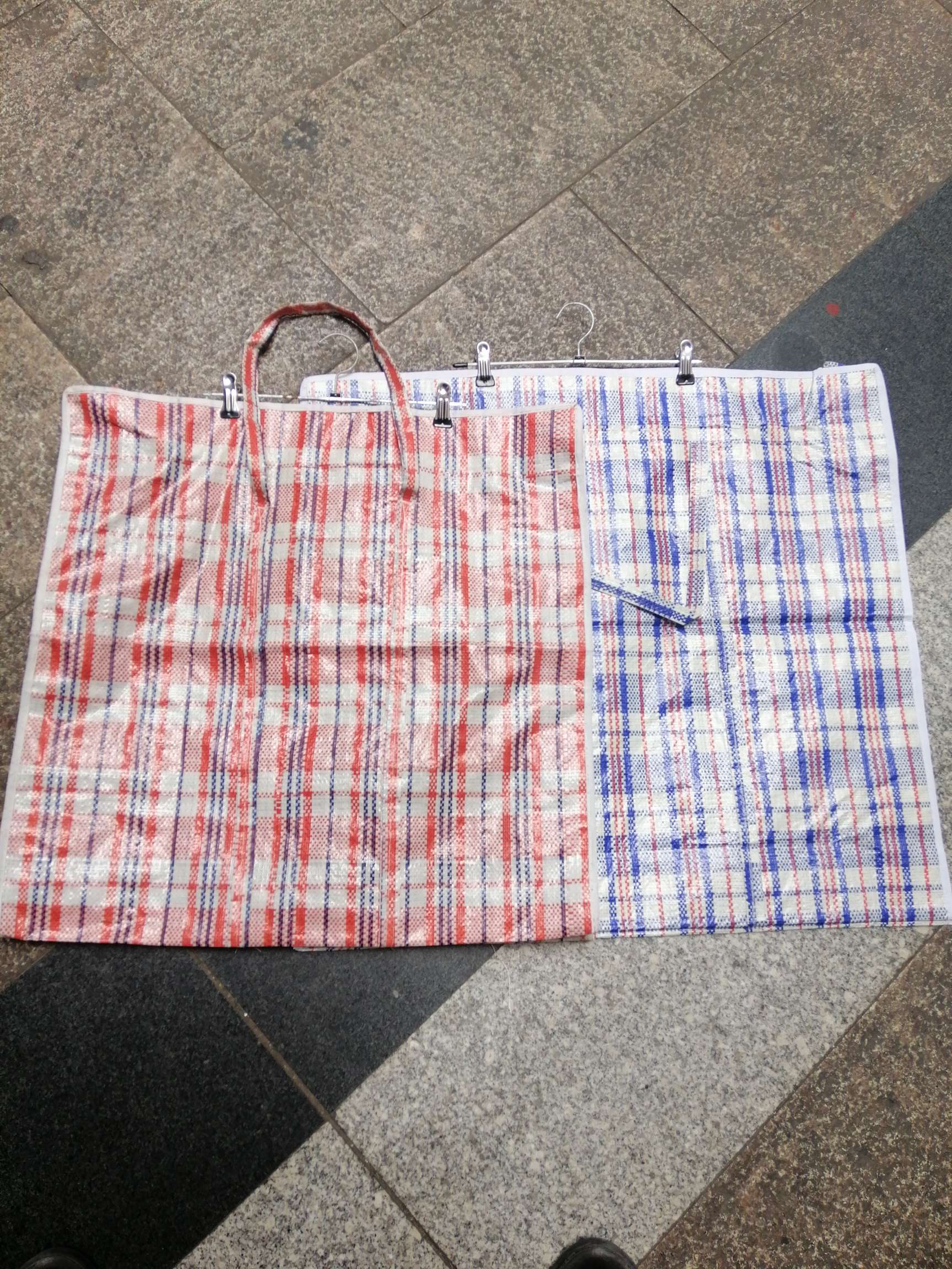 Bolsa tejida a cuadros