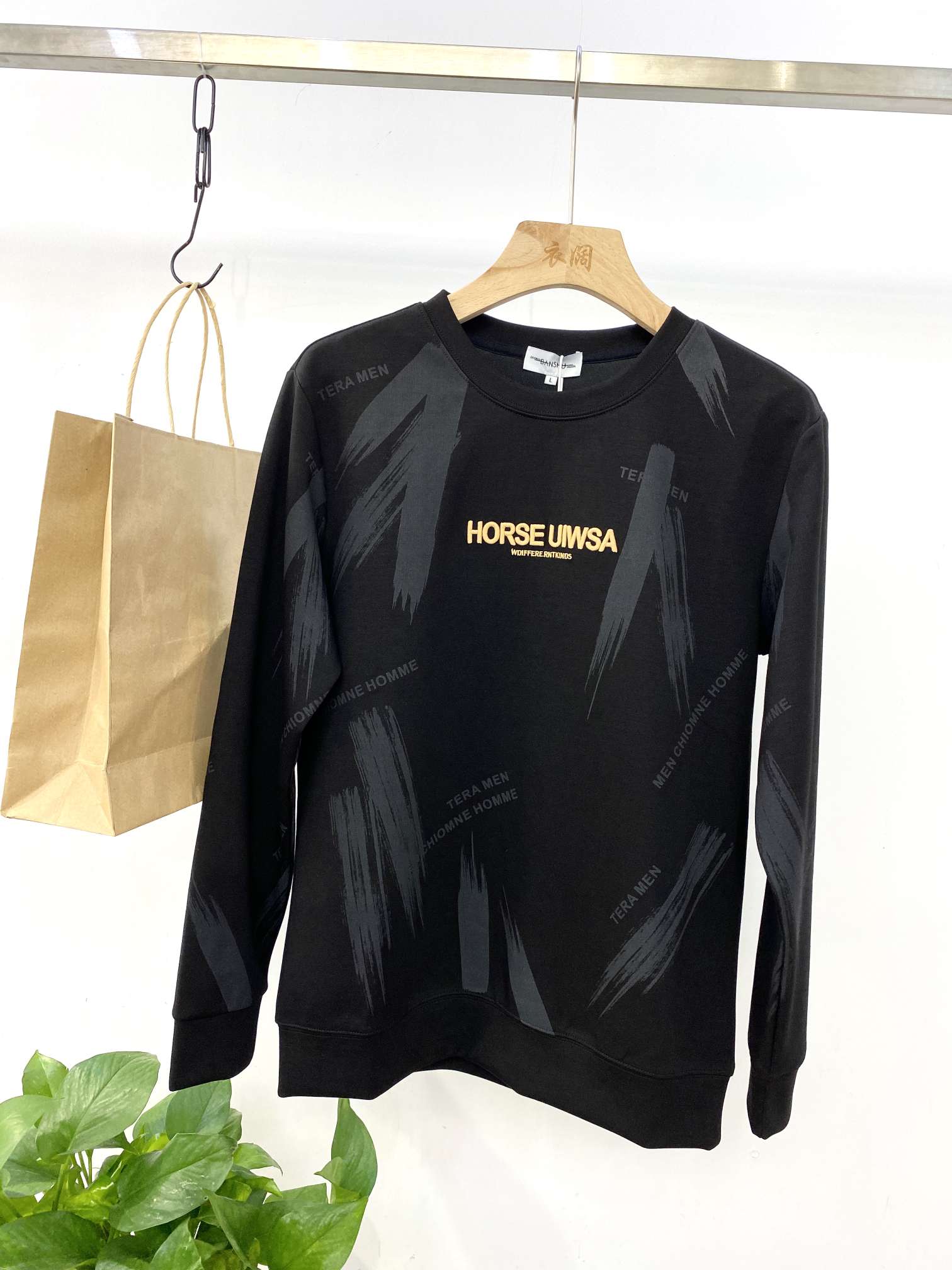 Simple, trendy and elegant hoodie details Picture