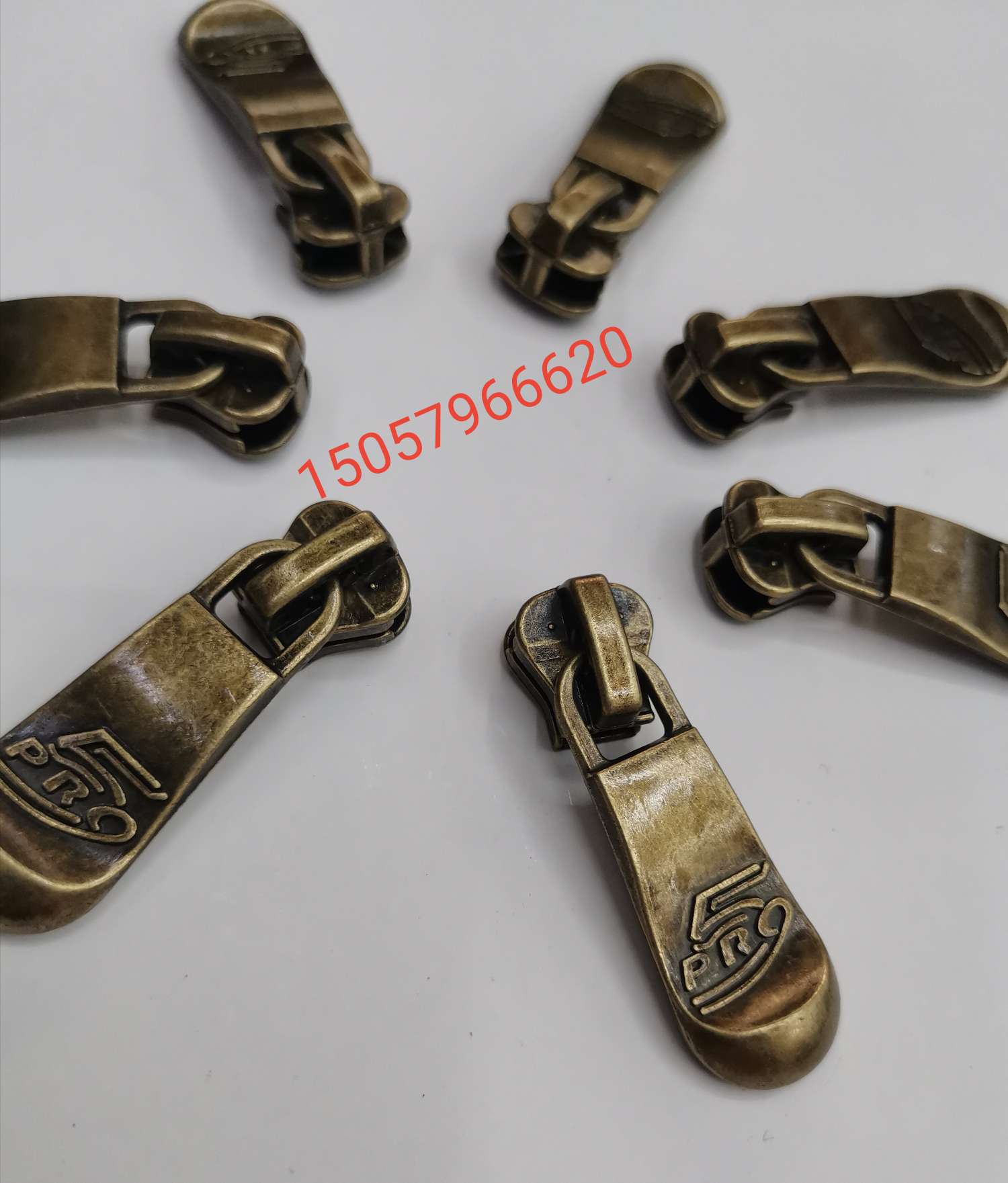 现货3号5号8号尼龙金属枪色拉链头服装辅料挂镀枪黑拉头批发
