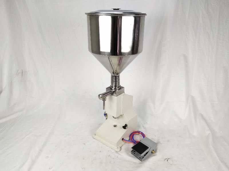 Small pneumatic filling machine