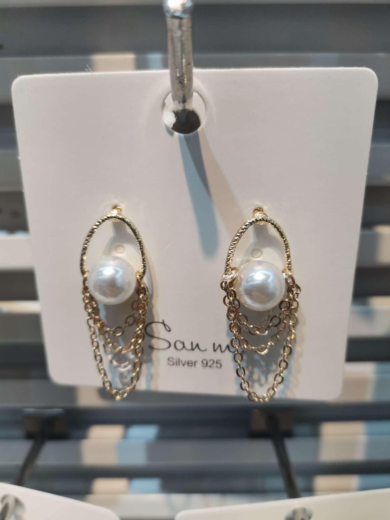 Pearl earrings with tassels thumbnail
