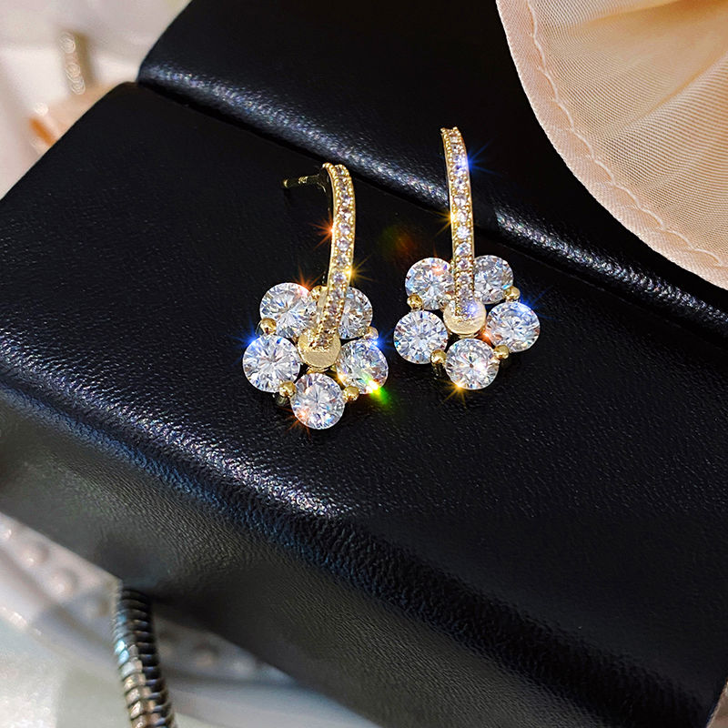 2020 new style temperament earrings women net red round face earrings female earrings sexy flower earrings silver needle thumbnail