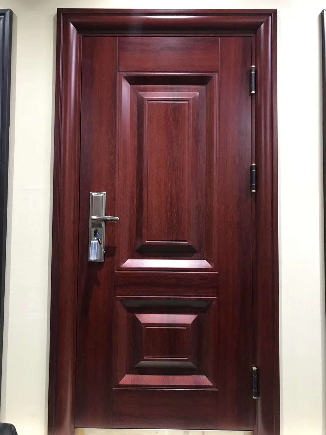 The anti-theft door is on both sides