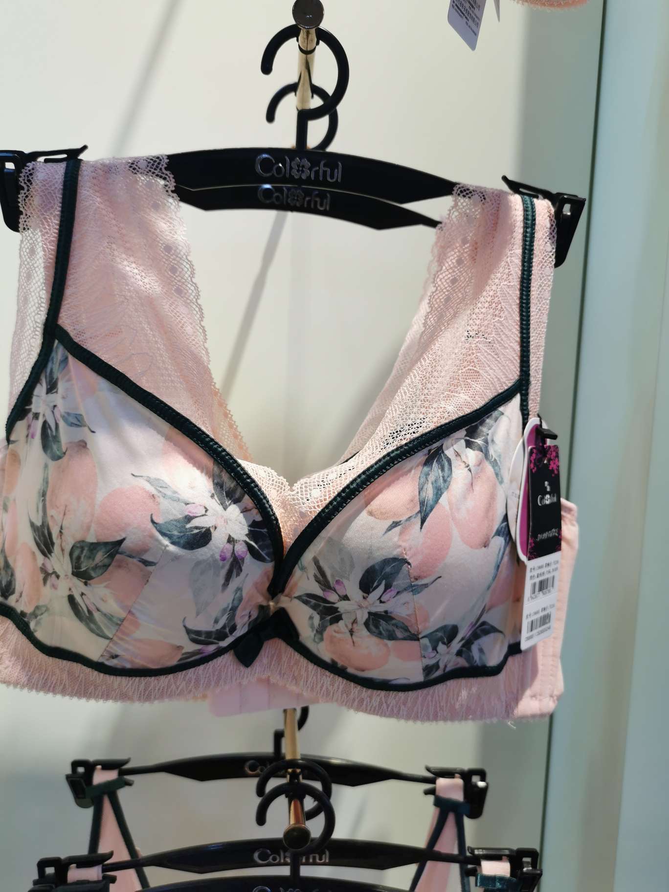 Colorful, sexy and fashionable 6868