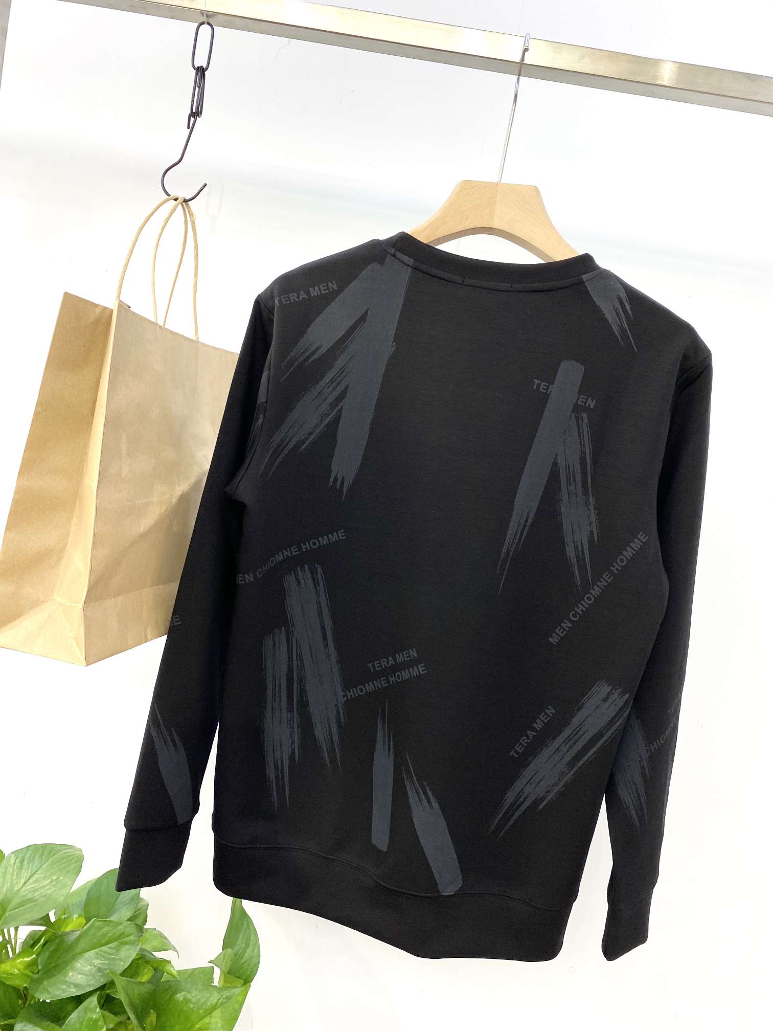 Simple, trendy and elegant hoodie Item Picture