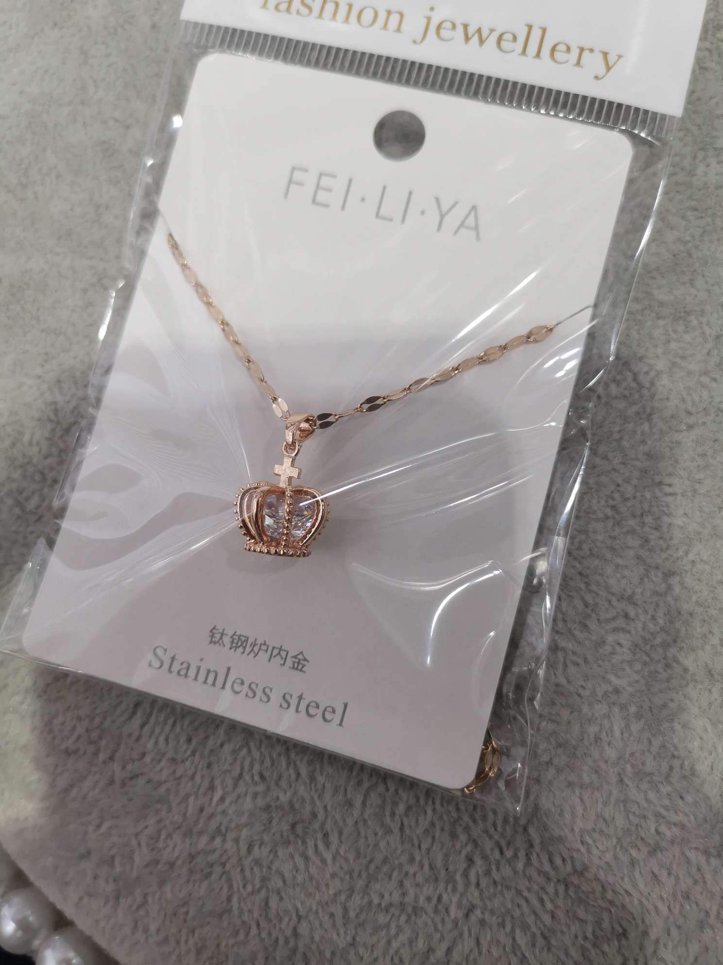 Stereoscopic crown necklace thumbnail