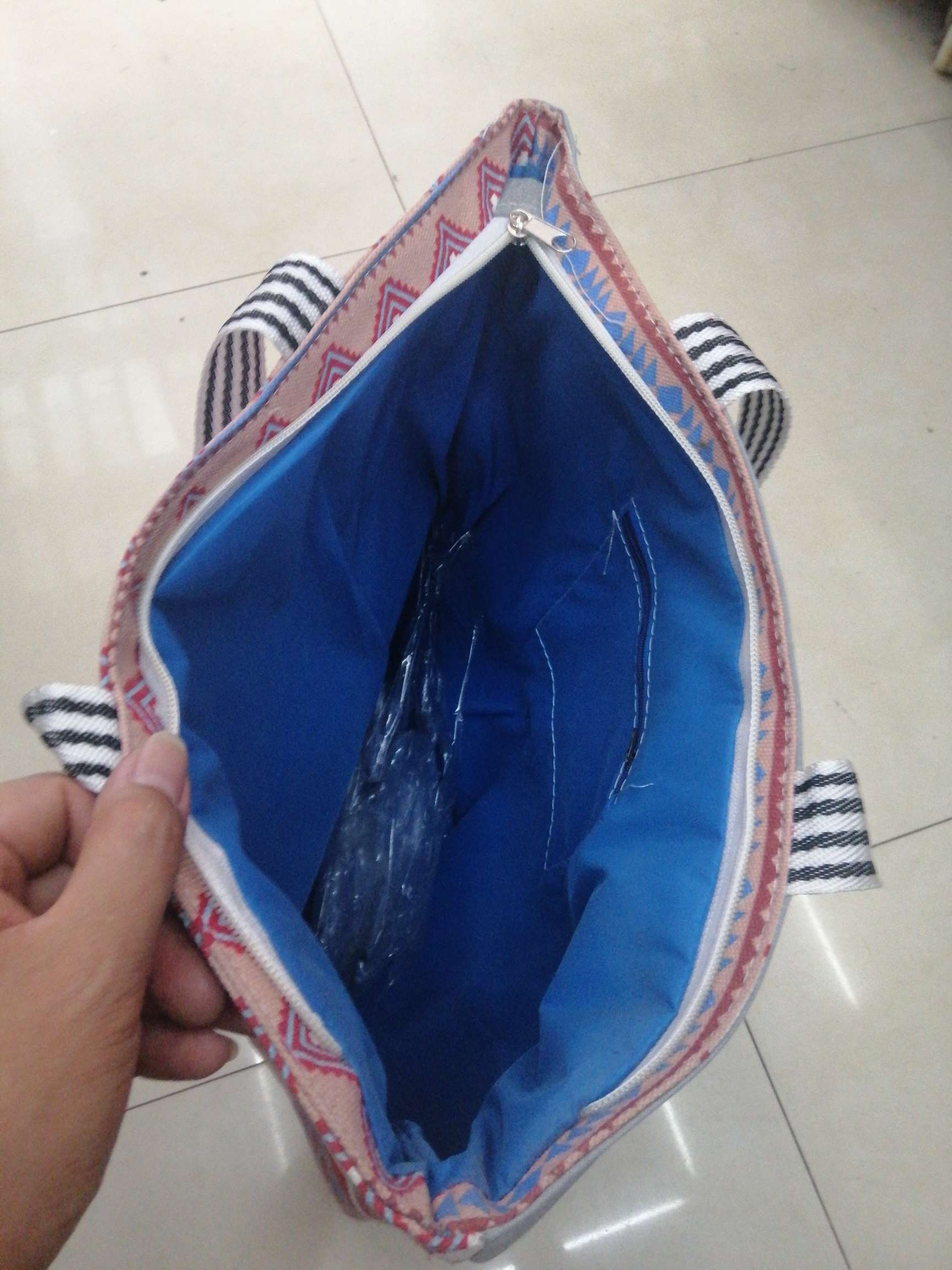 Webbing Shoulder Bag Application Scenario