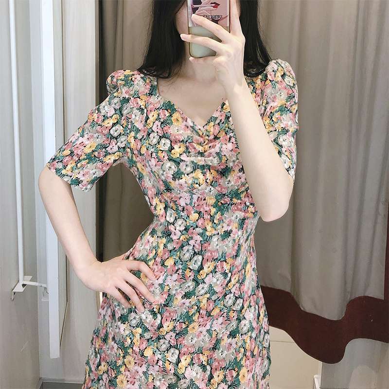 连衣裙女夏小心机V领桔梗初恋ins超仙森系泫雅风显瘦碎花油画裙子产品图