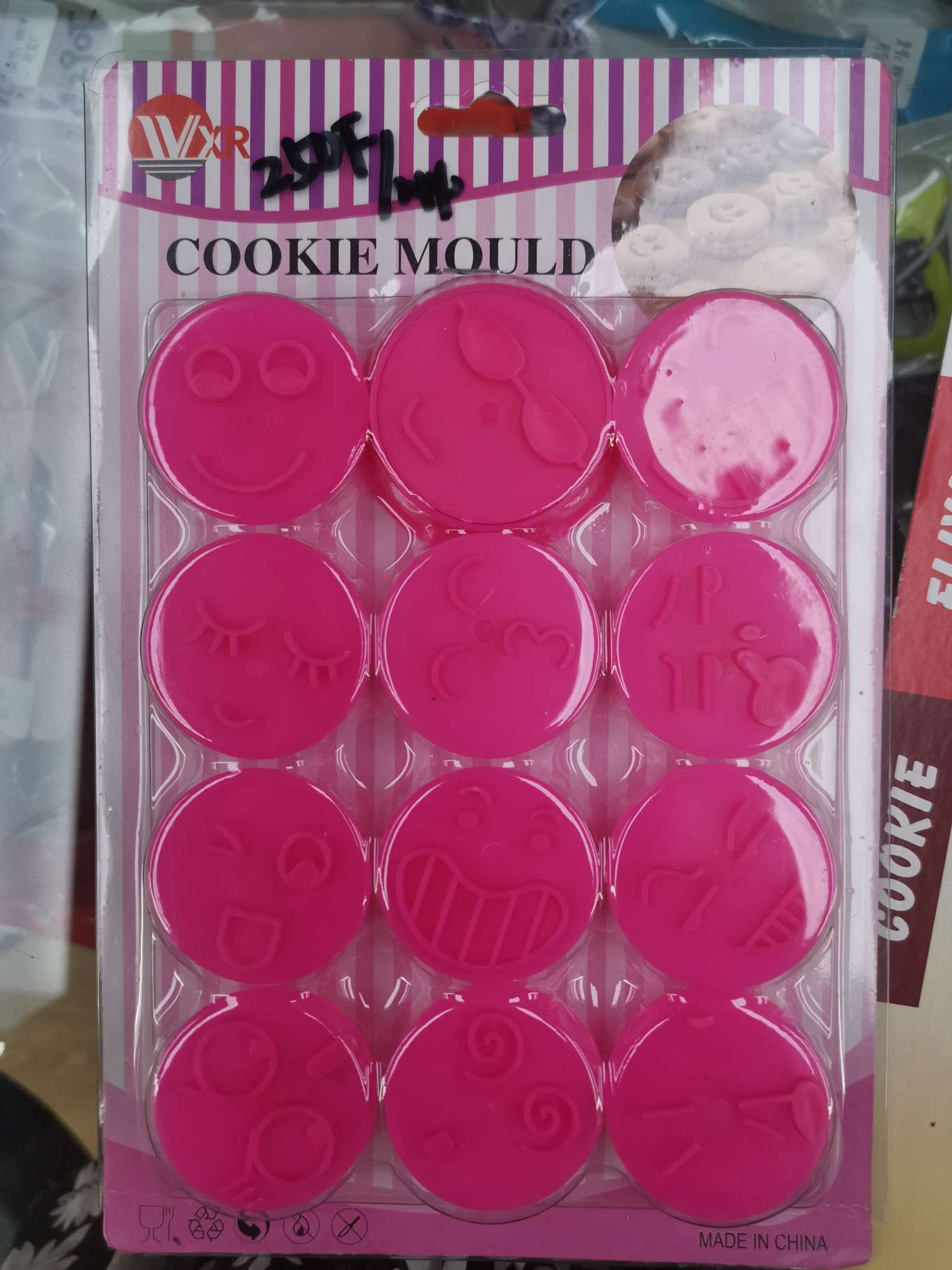 Smiling face biscuit mould thumbnail