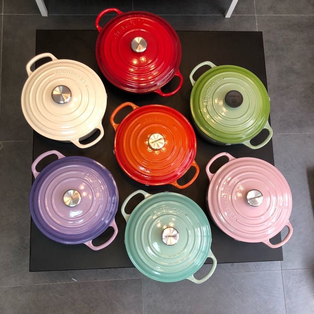 法国 Le Creuset 酷彩24厘米珐琅锅（红色）白底实物图