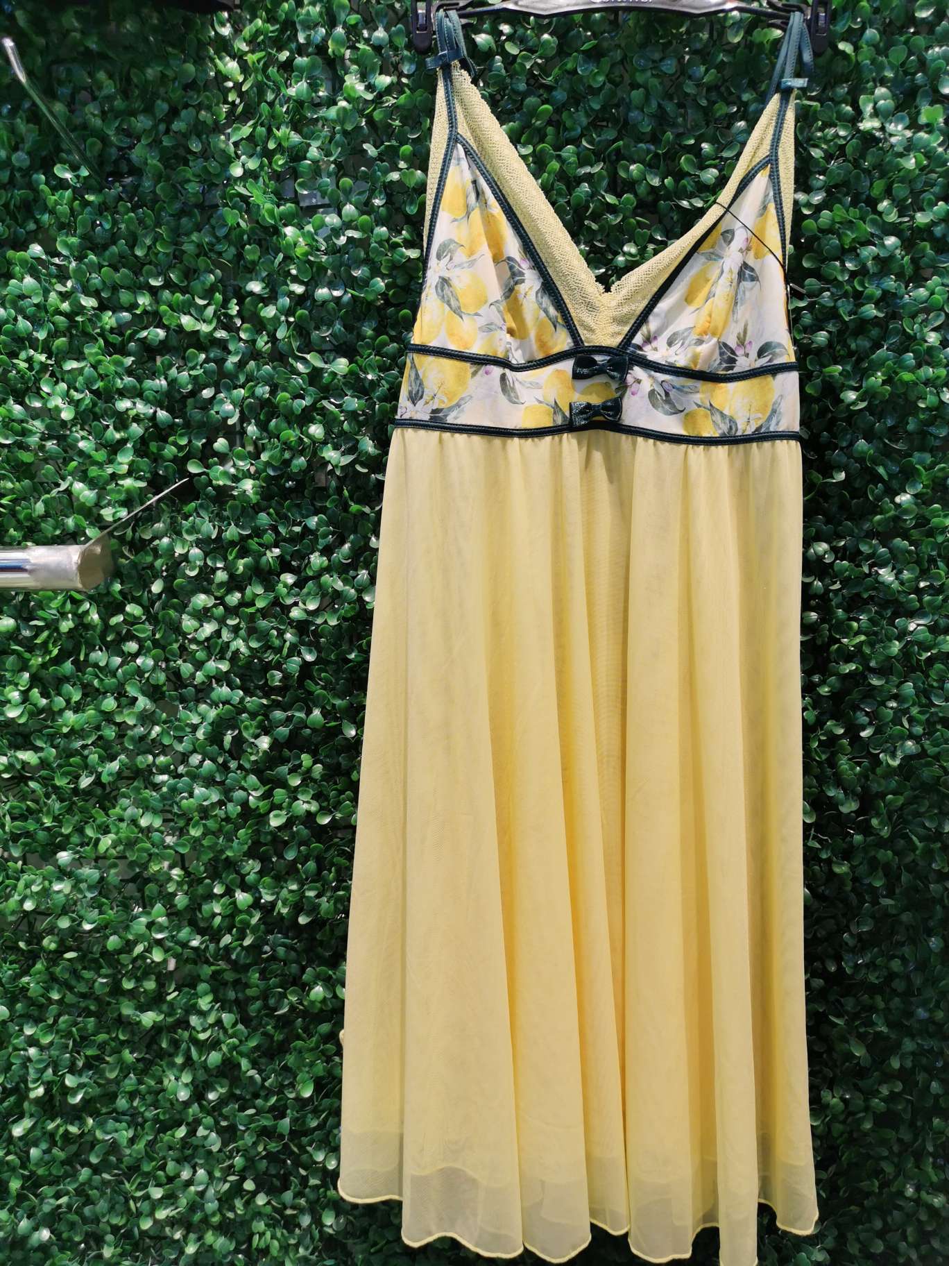 Colorful and diverse 5868J