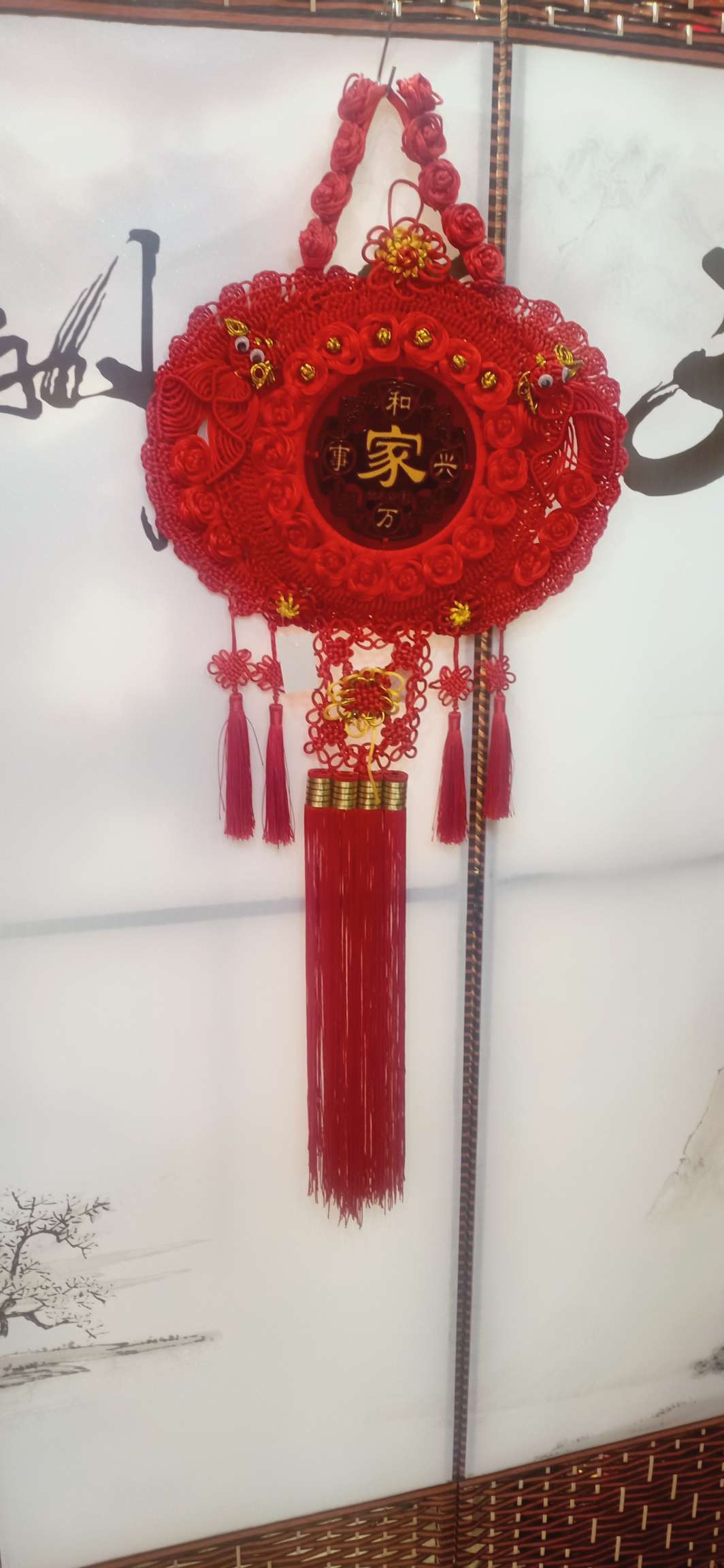 A harmonious family leads to success in all things. Chinese knots bring joy