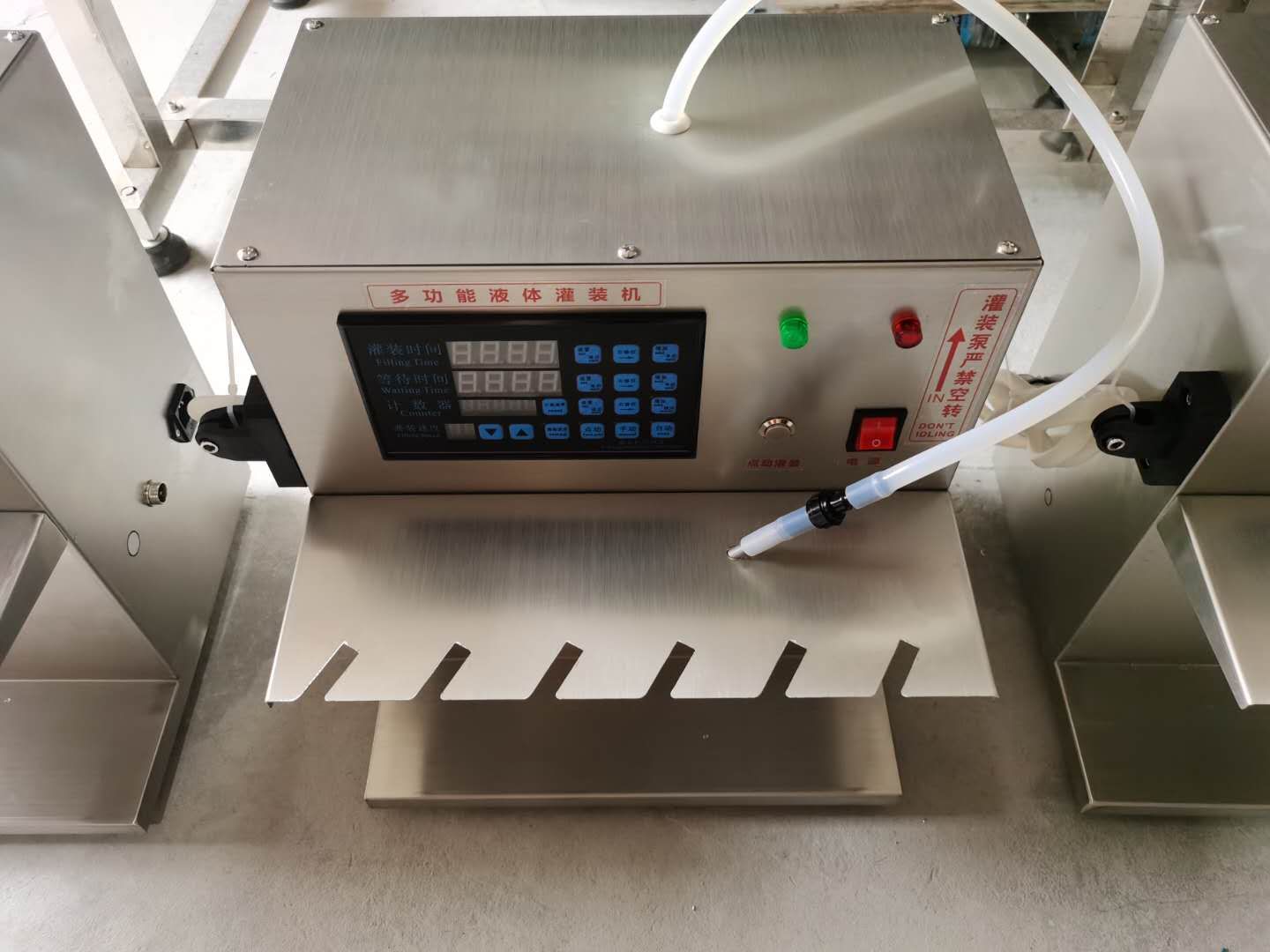 Máquina de llenado de leche de soja máquina de llenado de líquido multifuncional maquinaria de embalaje equipos y accesorios operación práctica y eficiente simple details Picture