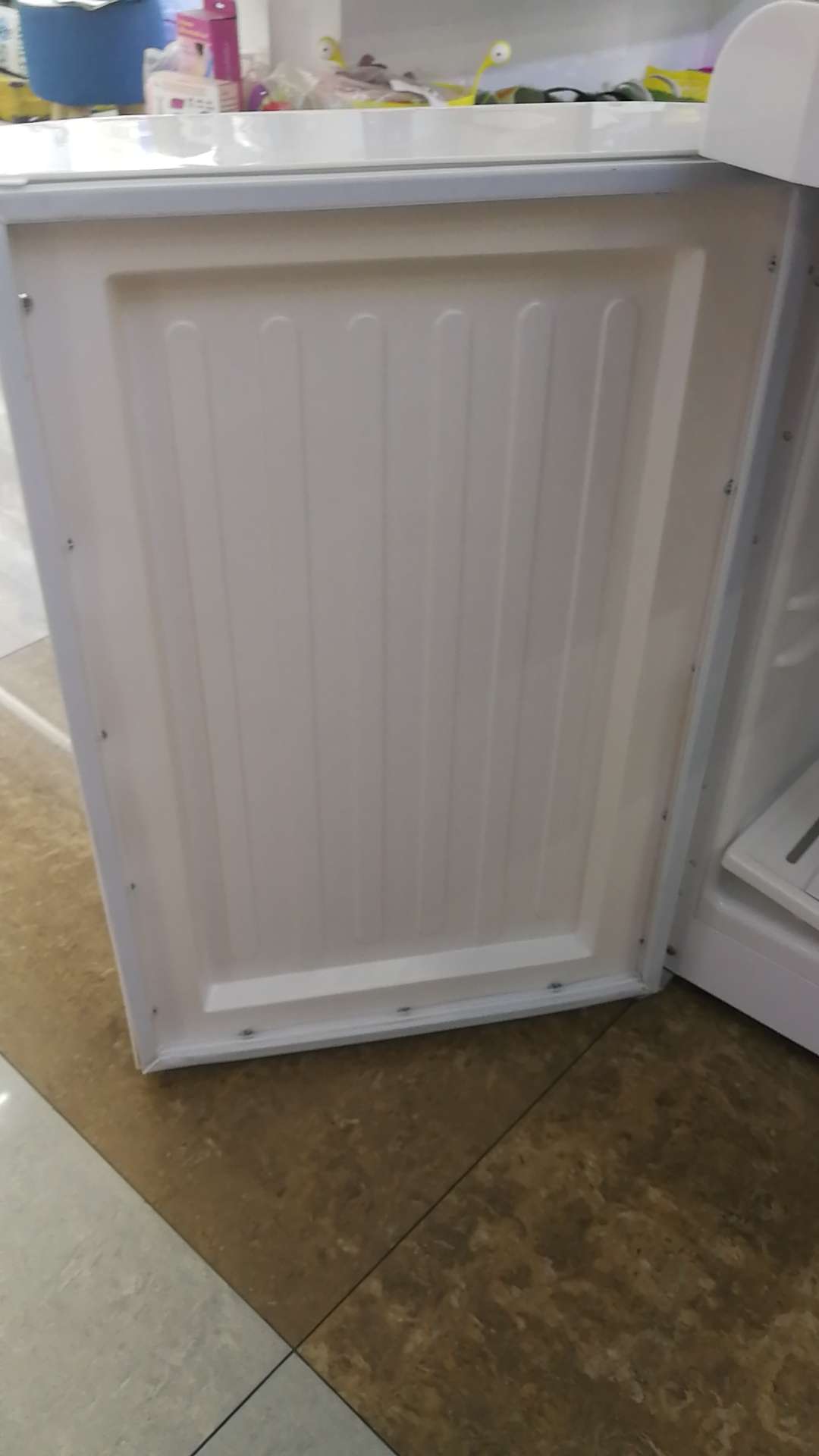 Electronic refrigeration water dispenser Item Picture