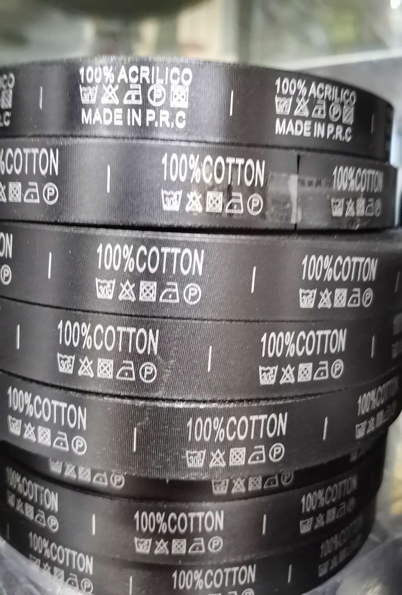 黑缎100%COTTON
商标。水洗标。成份标