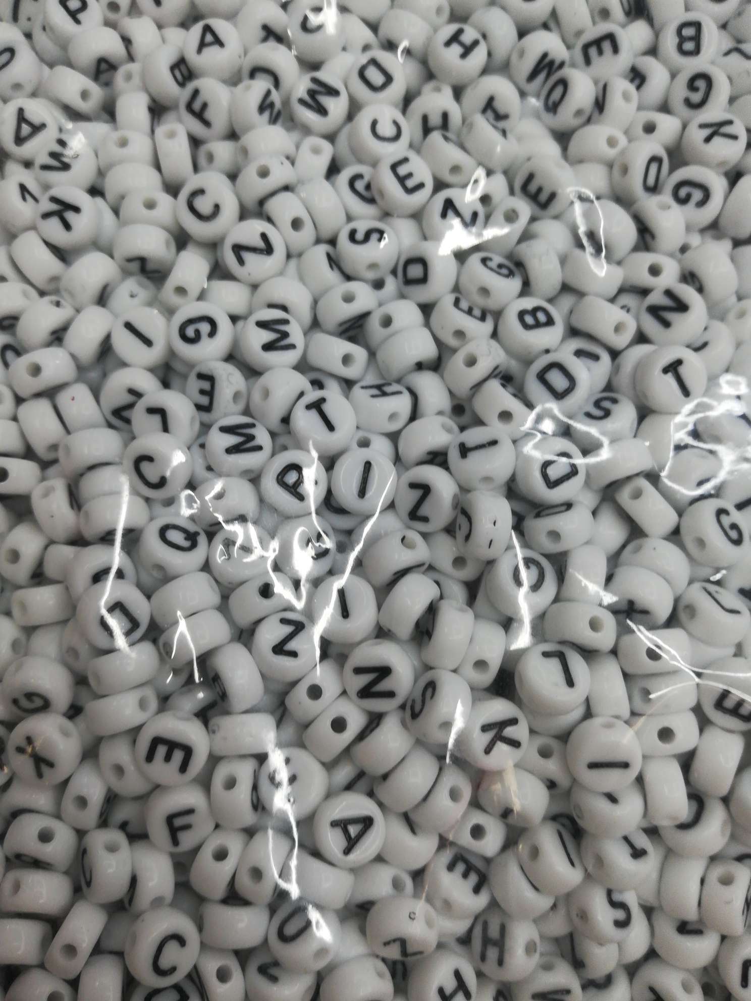 The 4 × 7 letters of the oil dot are black from the top ten