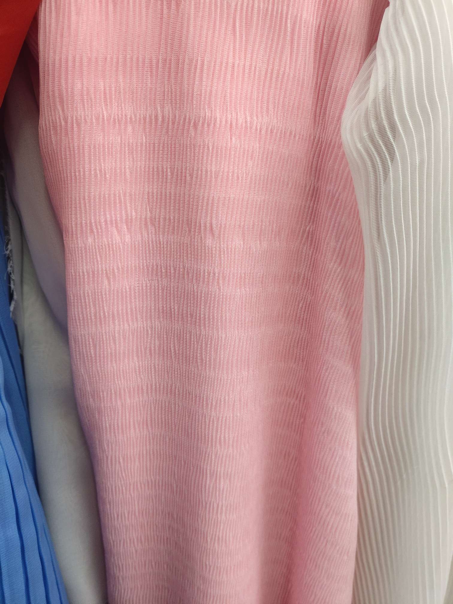 Chiffon fabric, crepe series, lace, accessories, and clothing items details Picture