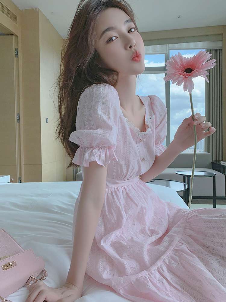 小个子显瘦学院风文艺方领仙女裙子甜美