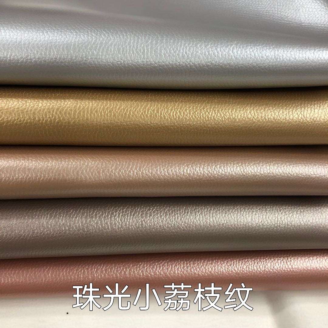 Yiwu Xiangshang Leather offers a wide range of new eco-friendly leather in stock, including small lychee grain pearlescent leather for bags, handbags, and decorative leather details Picture