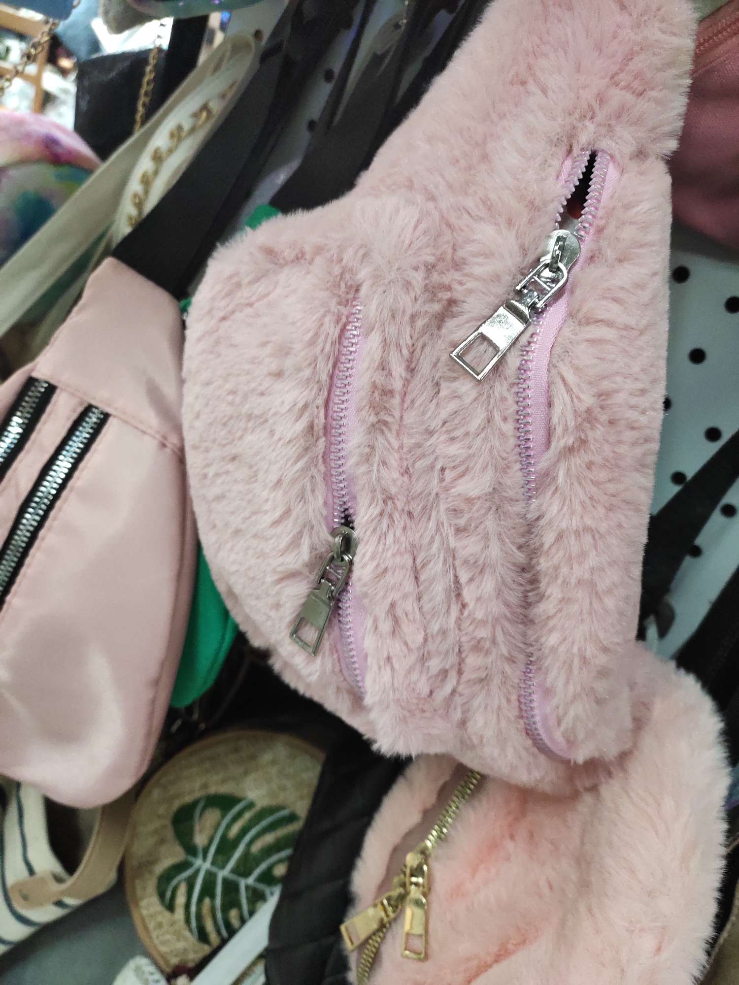 兔毛腰包女生可爱粉色斜挎毛毛装饰漂亮拎包图