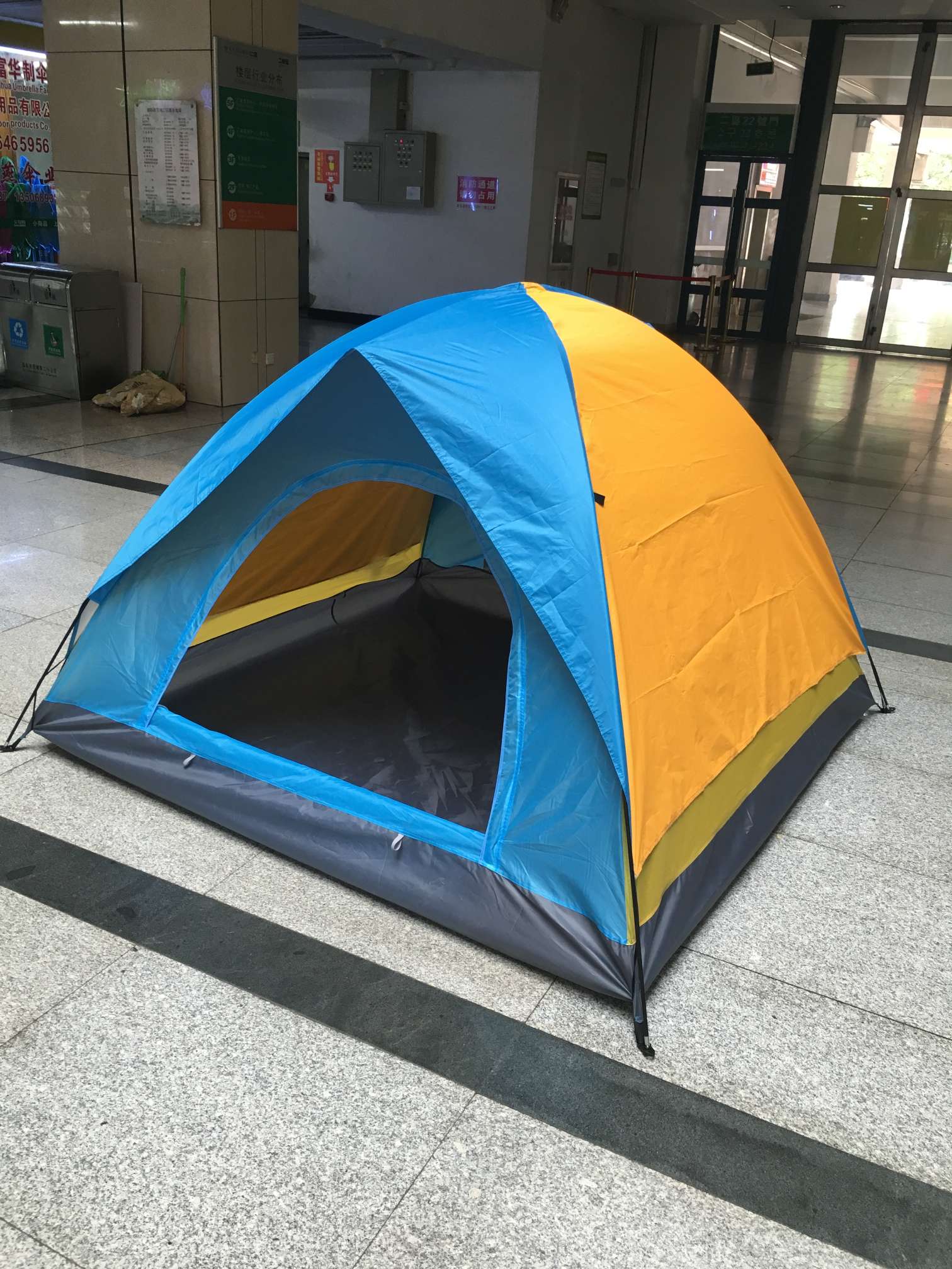 Outdoor travel double 4-person double-layer double-door tent, outdoor camping tent