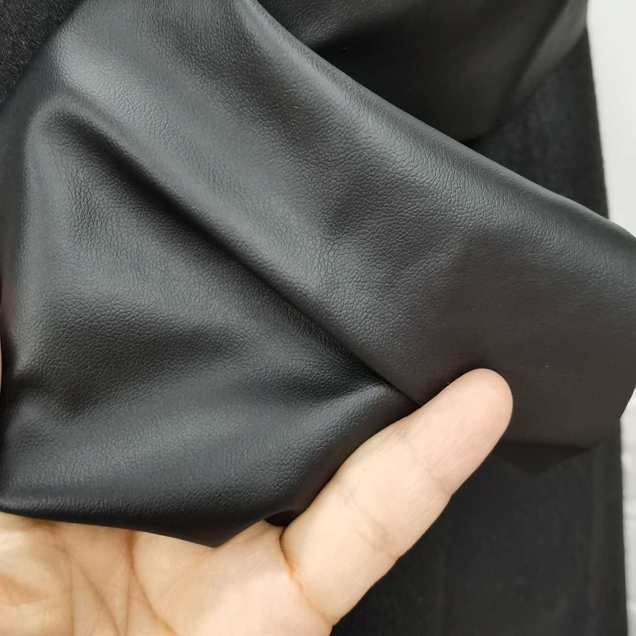 Factory direct sales of matte lambskin texture semi-PU leather fabric elastic clothing leather, black thin style Item Picture