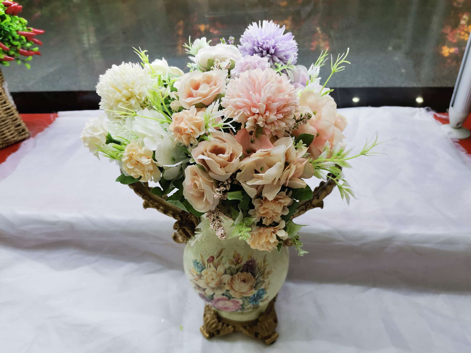 Simulated 7-pronged hybrid rose Specification image